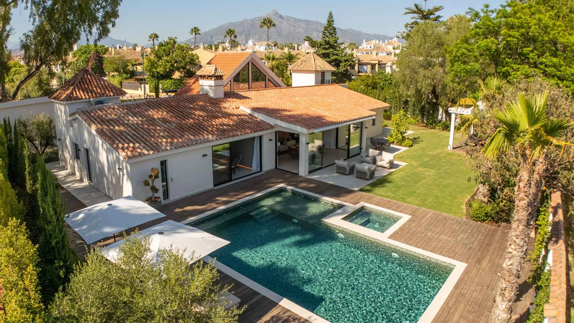 Villa en venta de 5 dormitorios en Cortijo Blanco