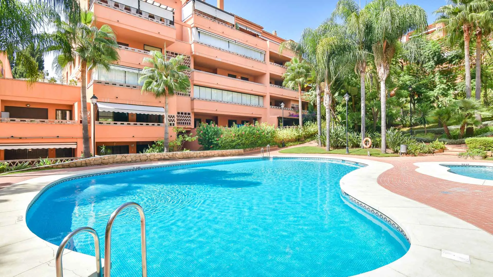 Se vende apartamento planta baja en Costa Nagüeles III