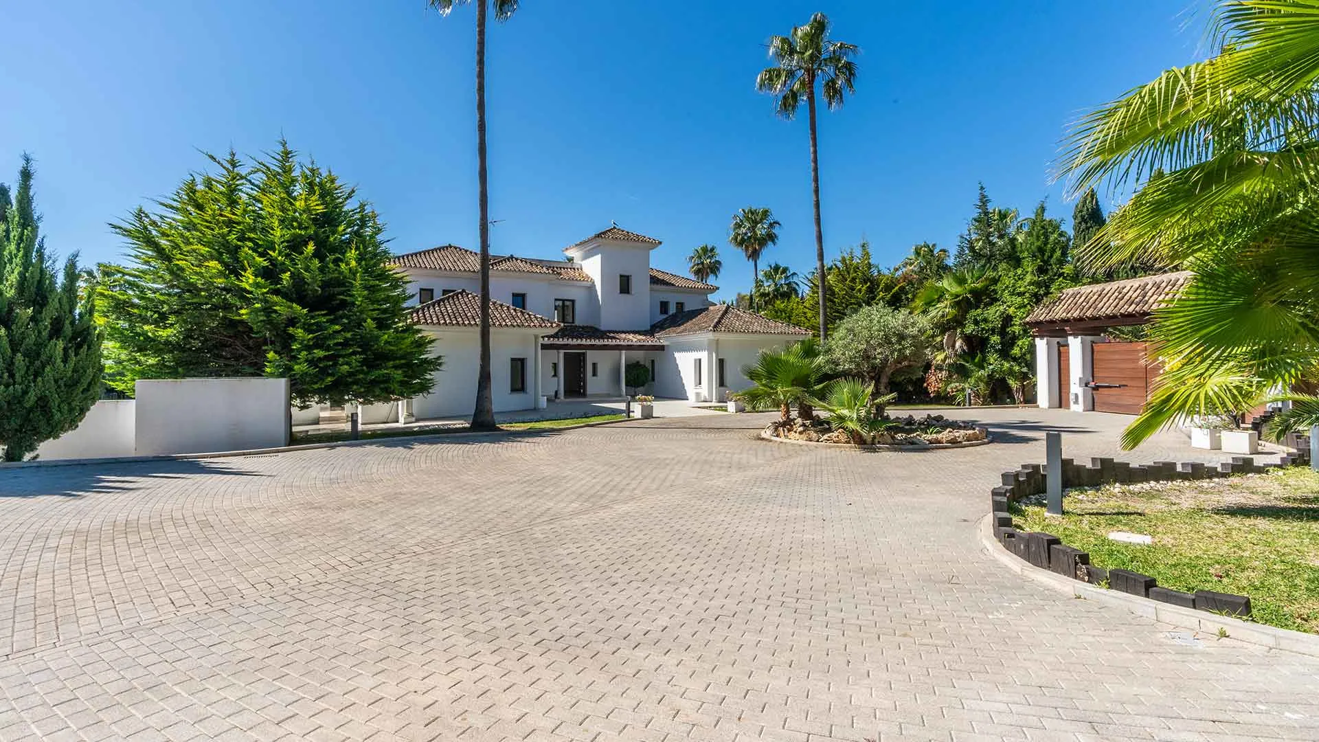 For sale Guadalmina Baja 6 bedrooms villa