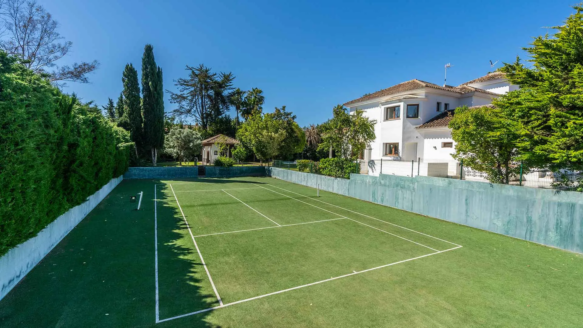 For sale Guadalmina Baja 6 bedrooms villa