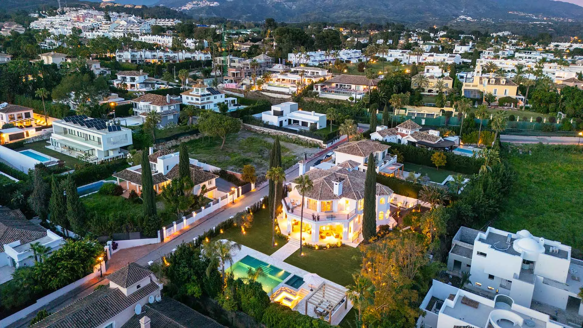 Nueva Andalucia, villa a la venta con 5 dormitorios