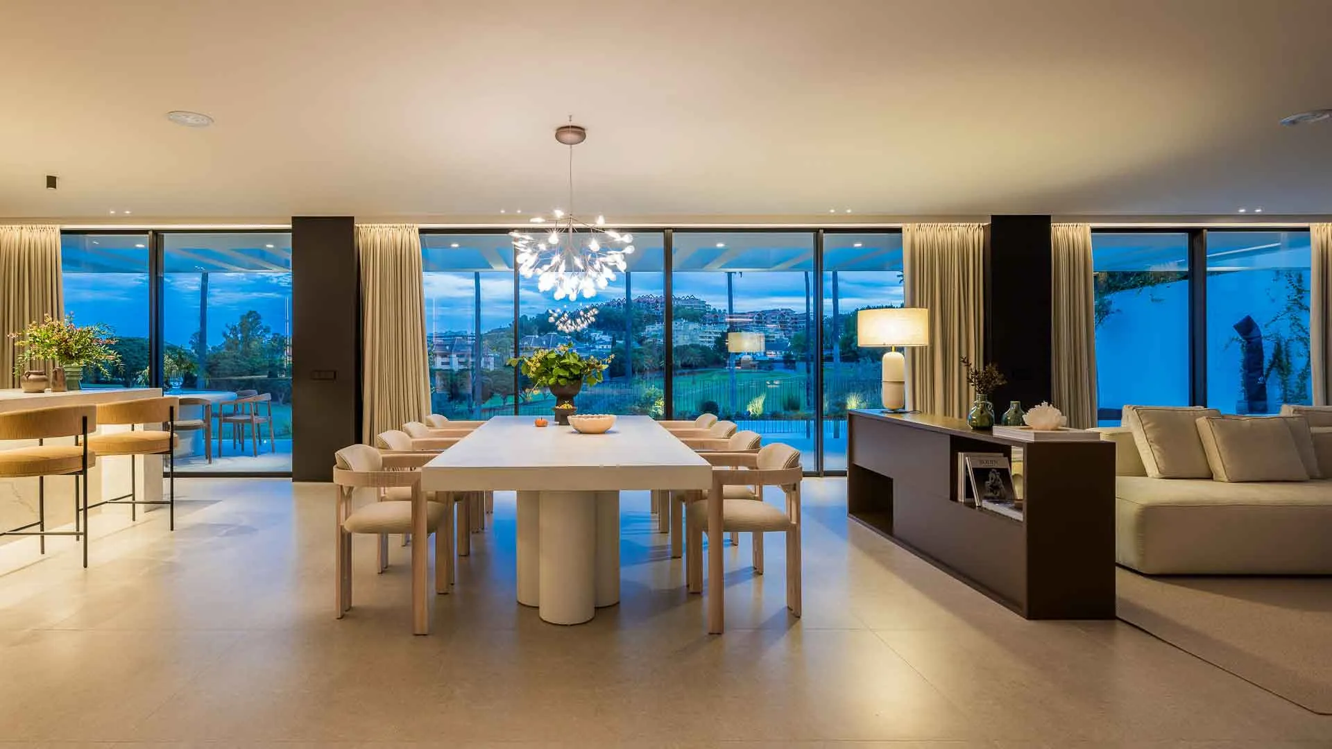 Se vende villa en Los Naranjos Golf con 4 dormitorios