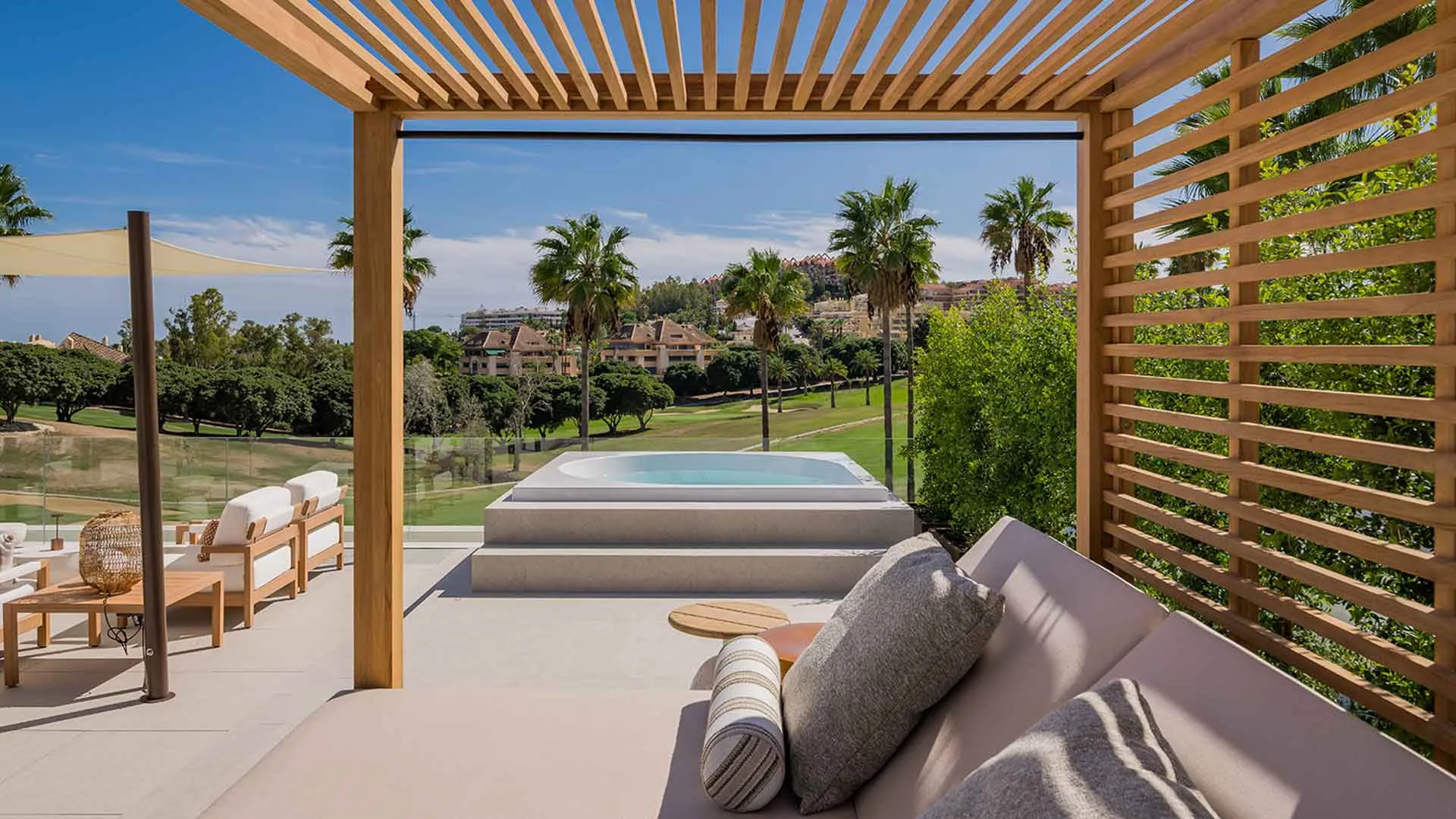 Se vende villa en Los Naranjos Golf con 4 dormitorios