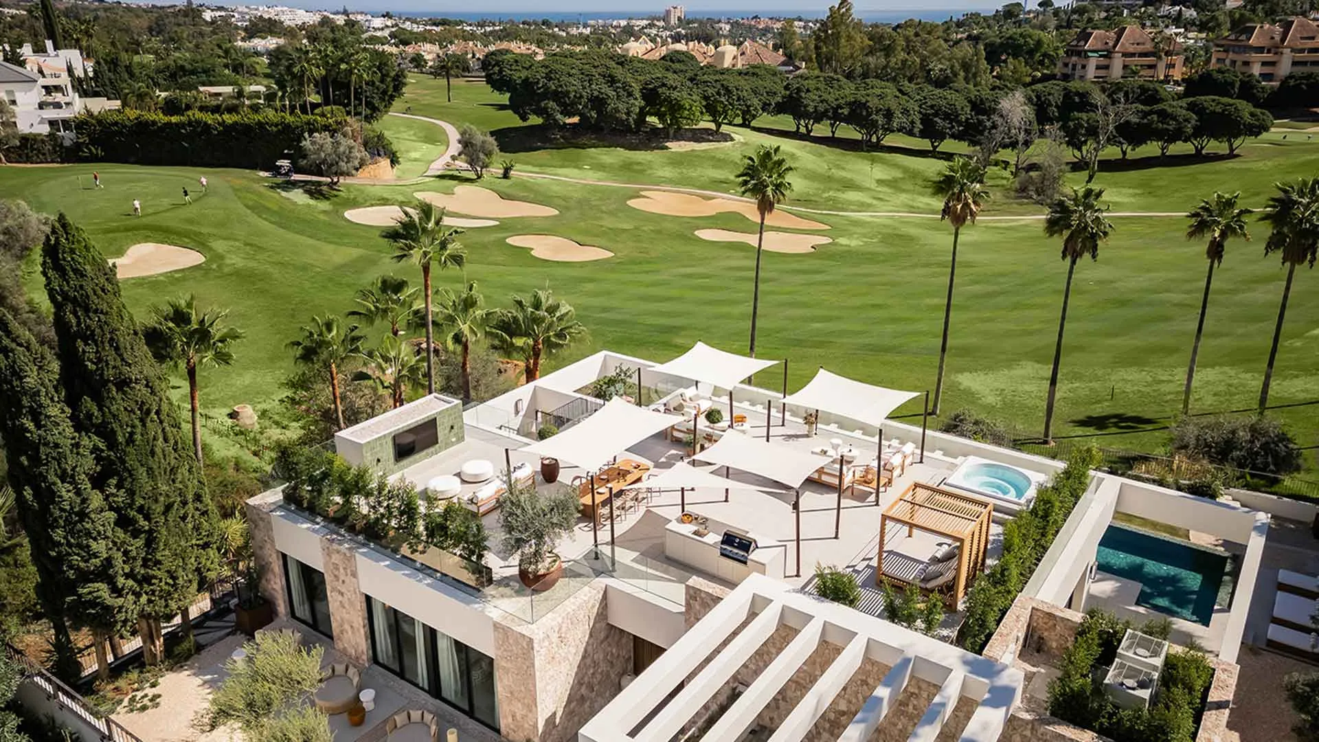 Se vende villa en Los Naranjos Golf con 4 dormitorios