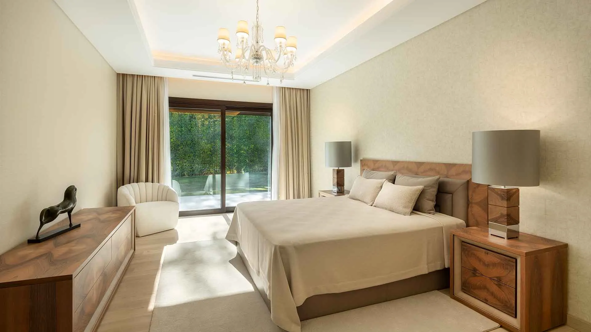 Villa en venta con 5 dormitorios en Nueva Andalucia