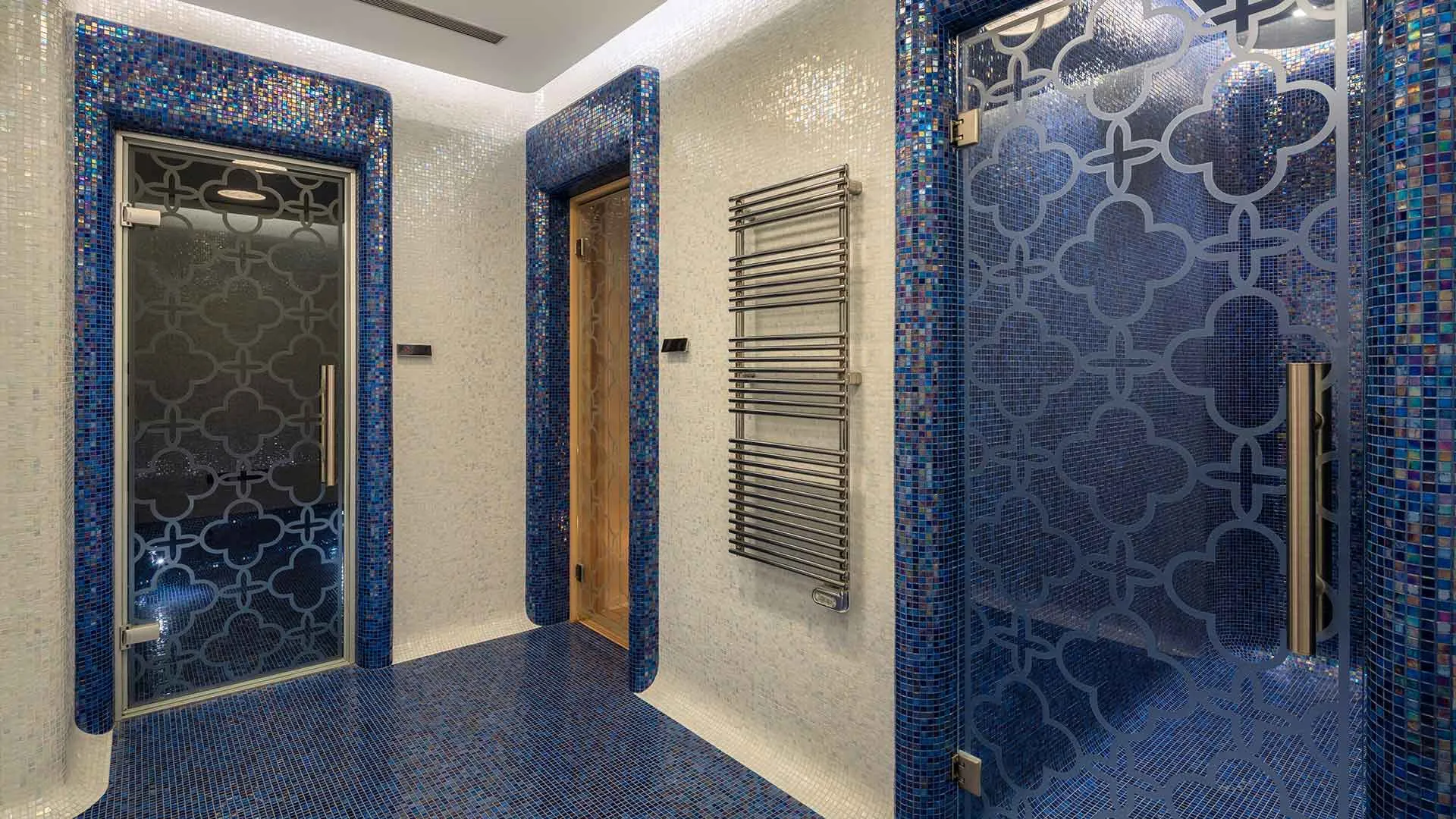 Villa en venta con 5 dormitorios en Nueva Andalucia