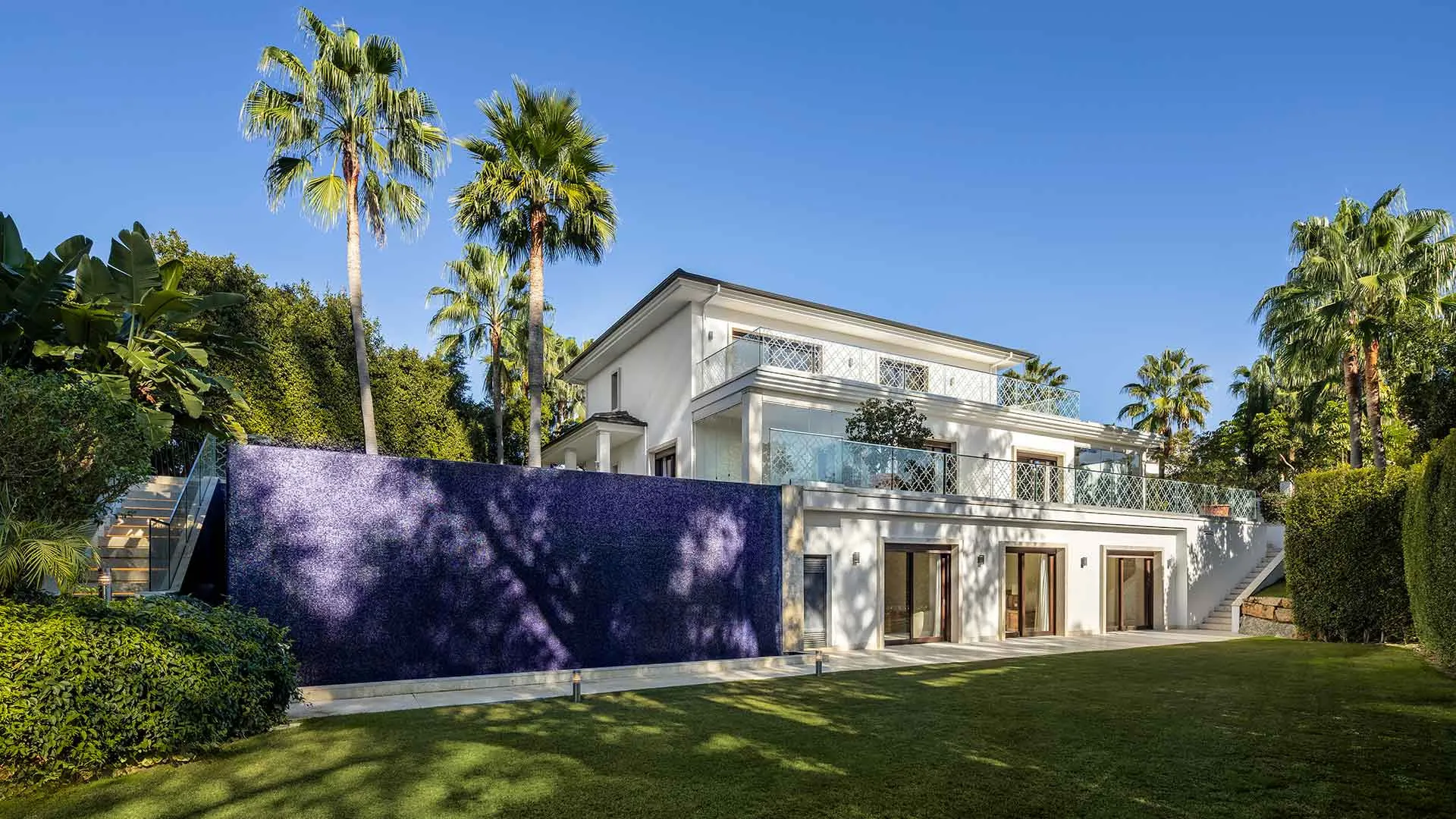 Villa en venta con 5 dormitorios en Nueva Andalucia
