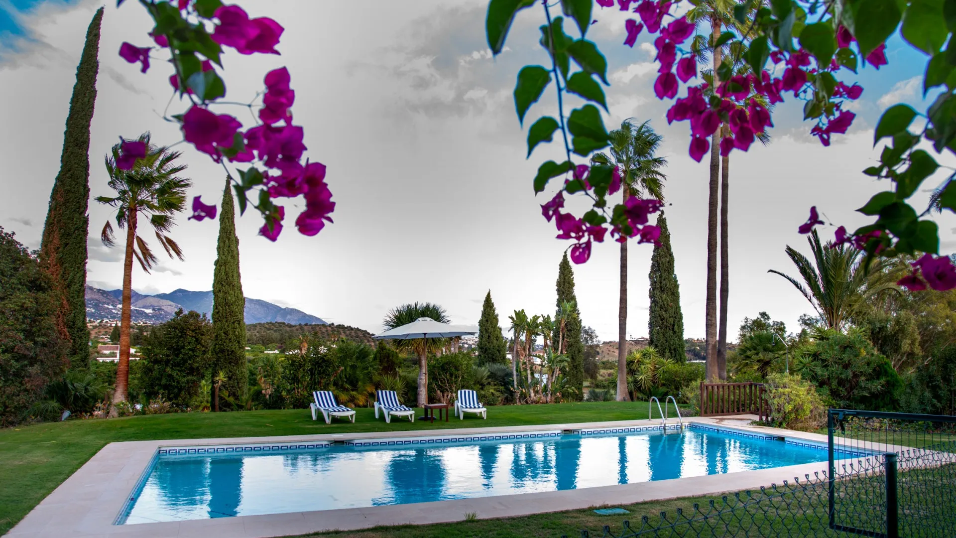 Se vende villa con 6 dormitorios en Mijas Costa