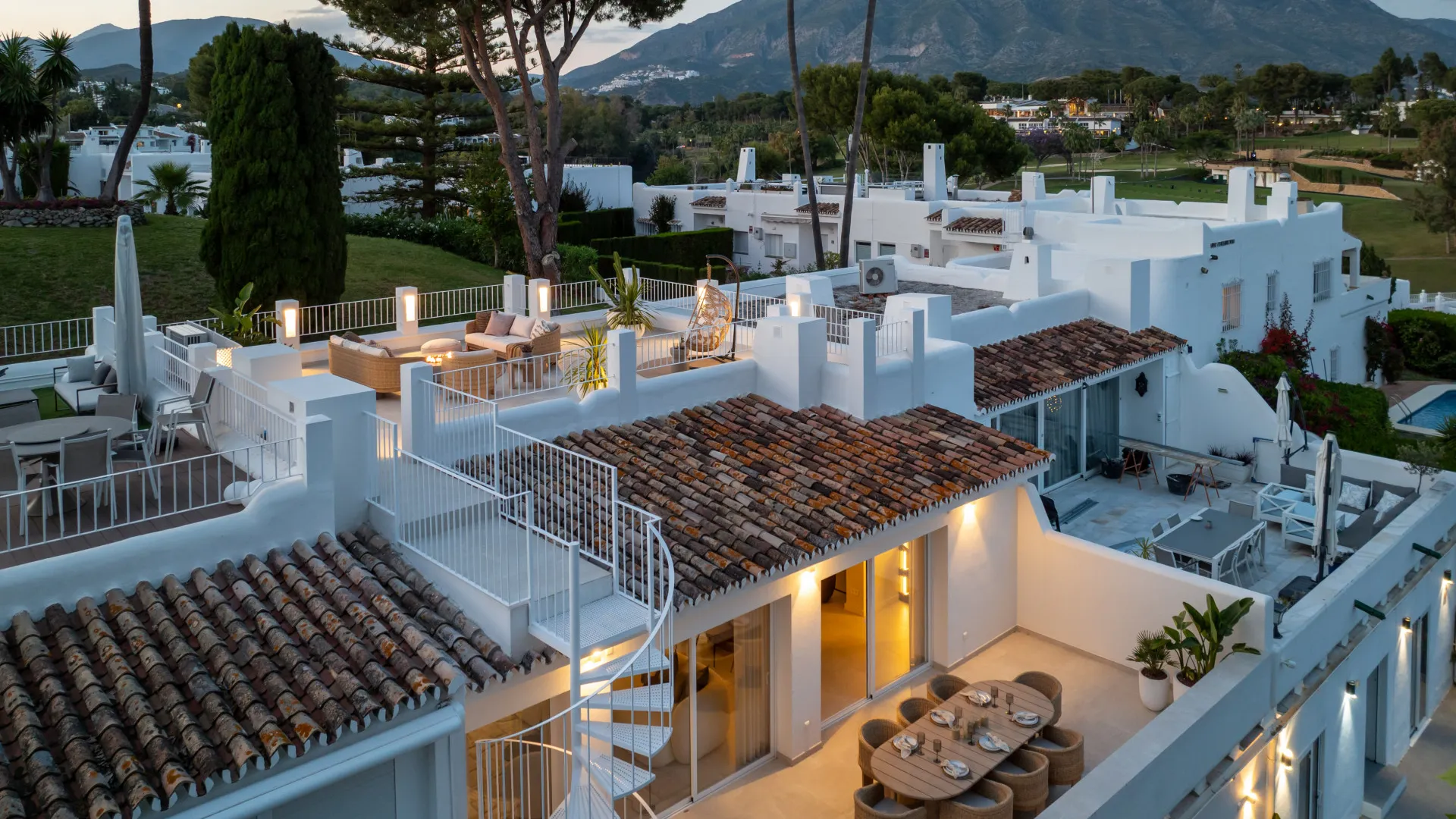 Se vende adosado en Azahara II con 4 dormitorios