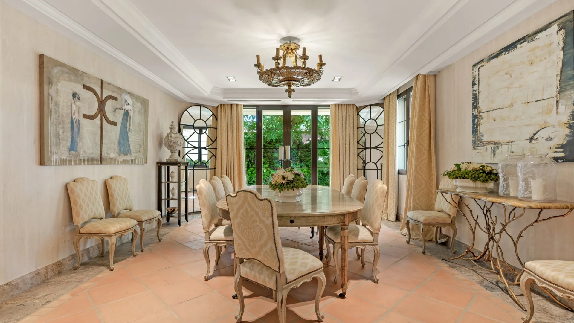 Villa en venta con 8 dormitorios en Guadalmina Baja