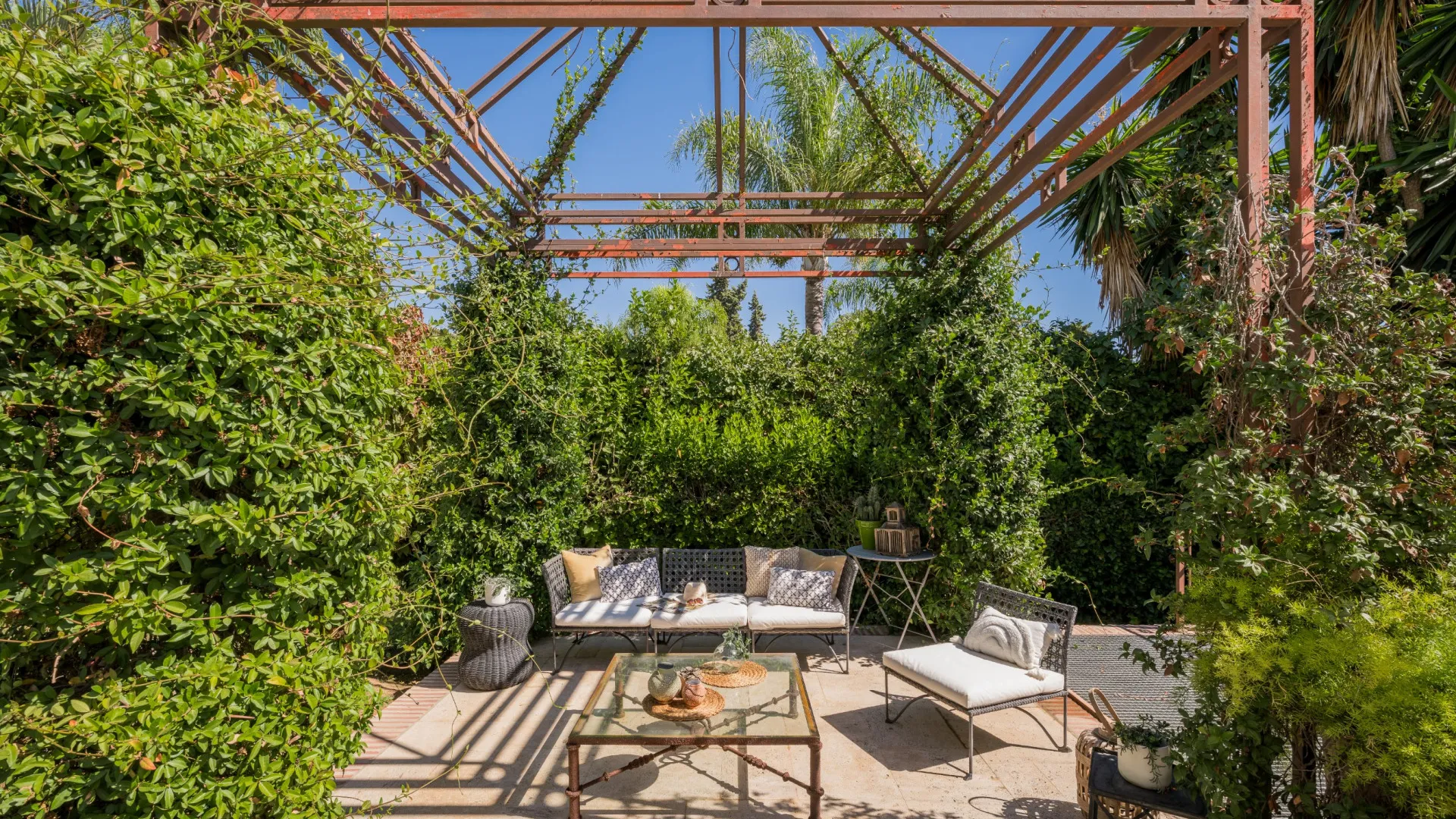 Villa en venta con 8 dormitorios en Guadalmina Baja