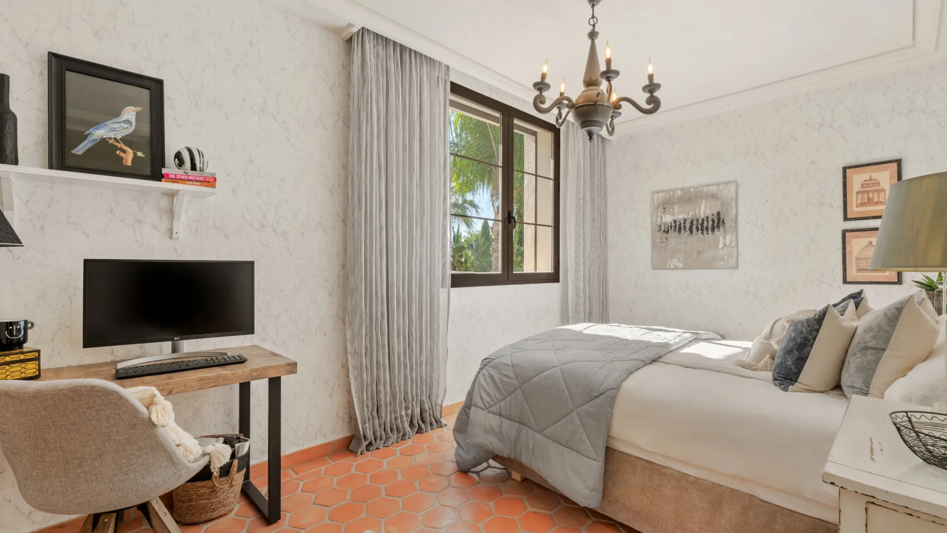 Villa en venta con 8 dormitorios en Guadalmina Baja