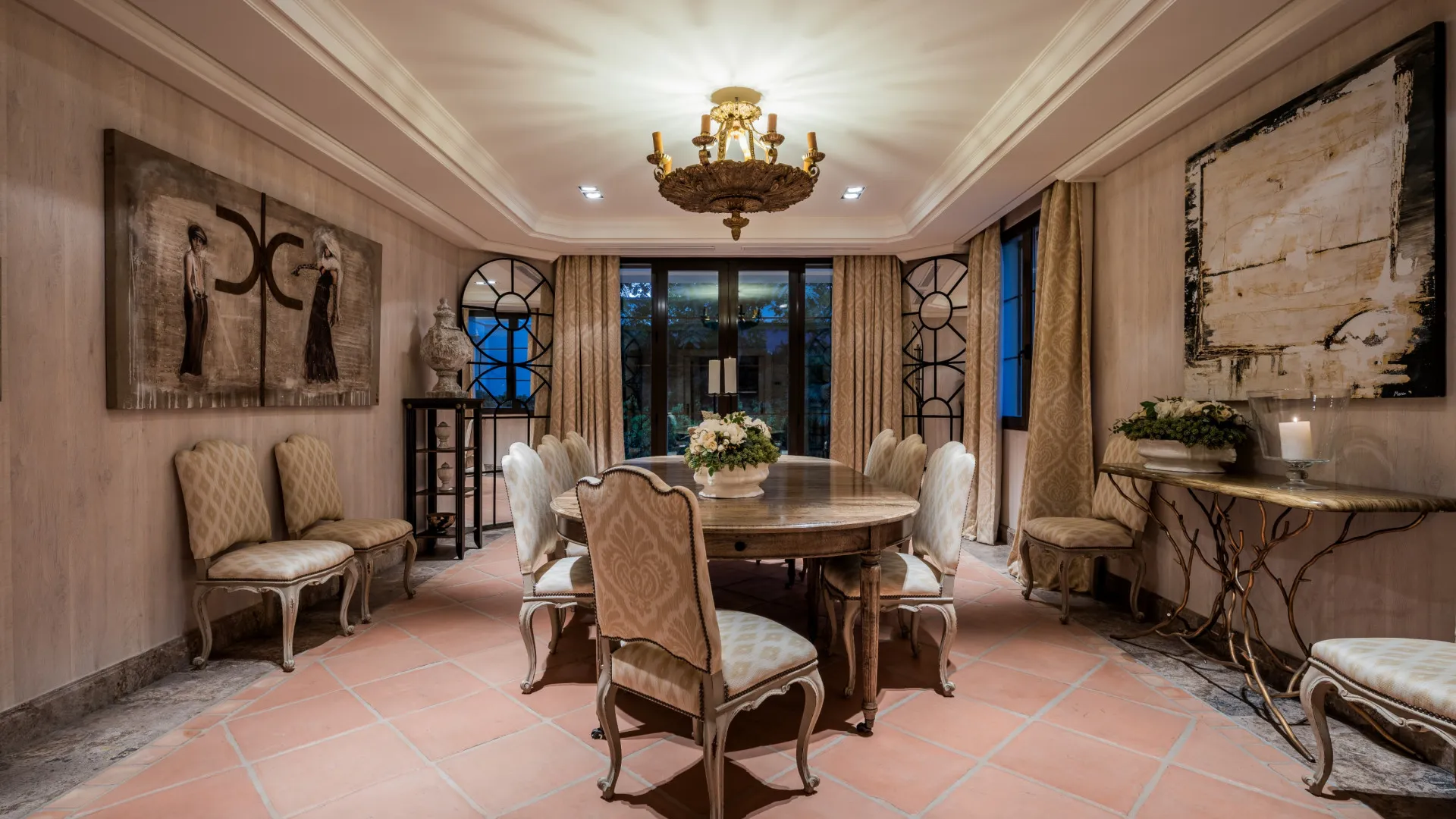 Villa en venta con 8 dormitorios en Guadalmina Baja