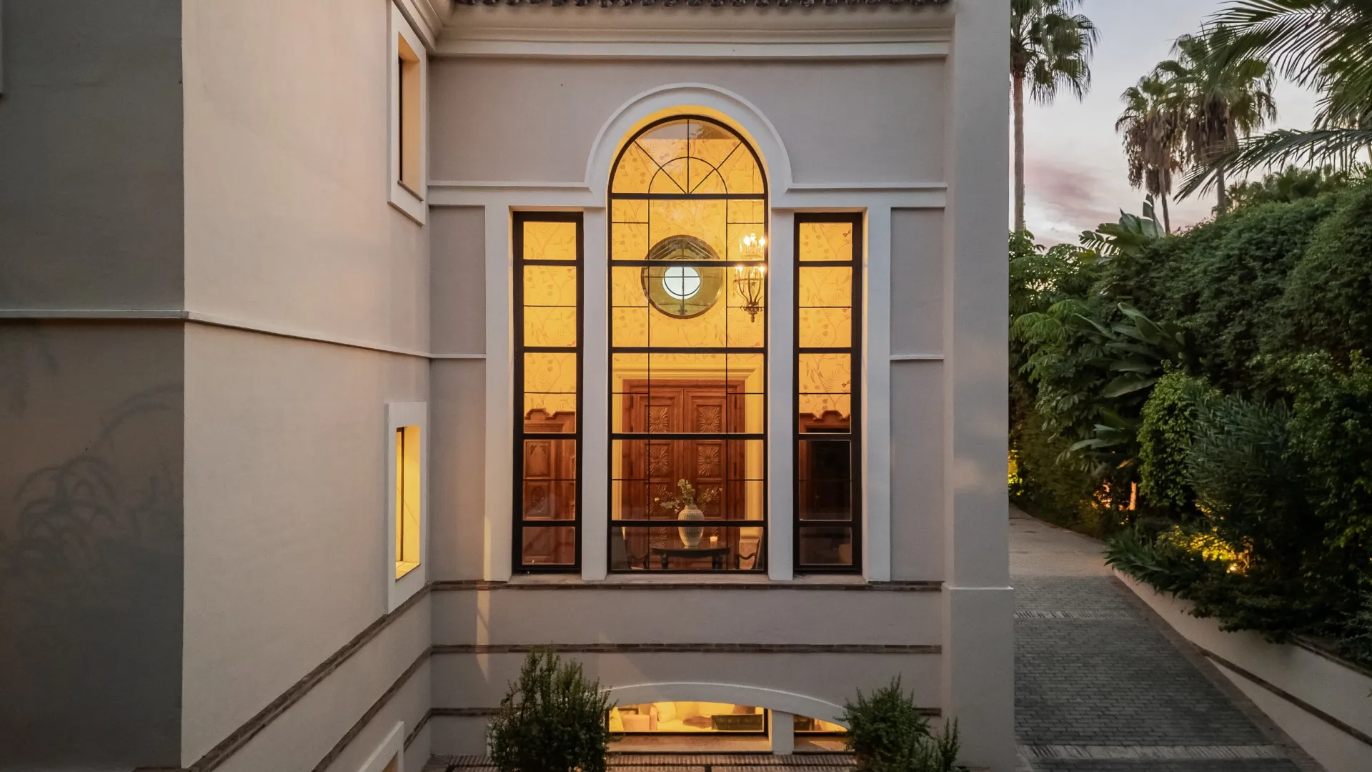 Villa en venta con 8 dormitorios en Guadalmina Baja