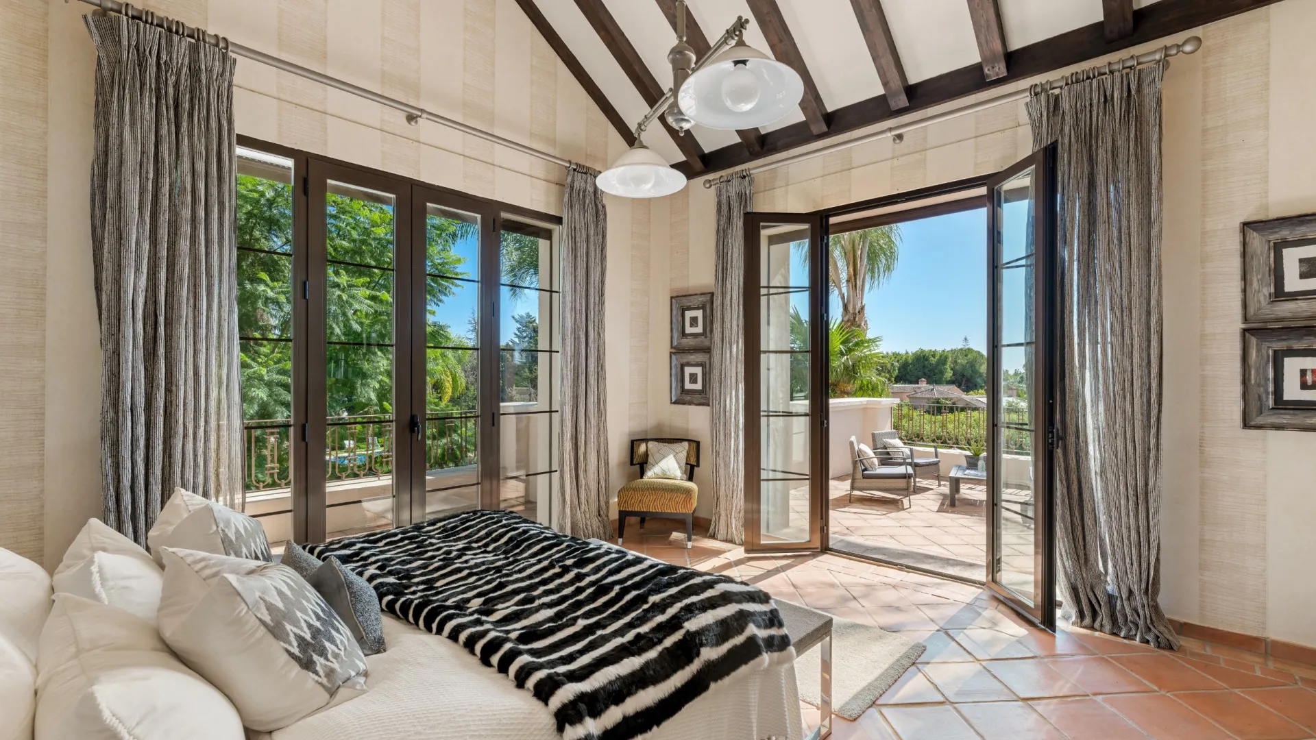 Villa en venta con 8 dormitorios en Guadalmina Baja