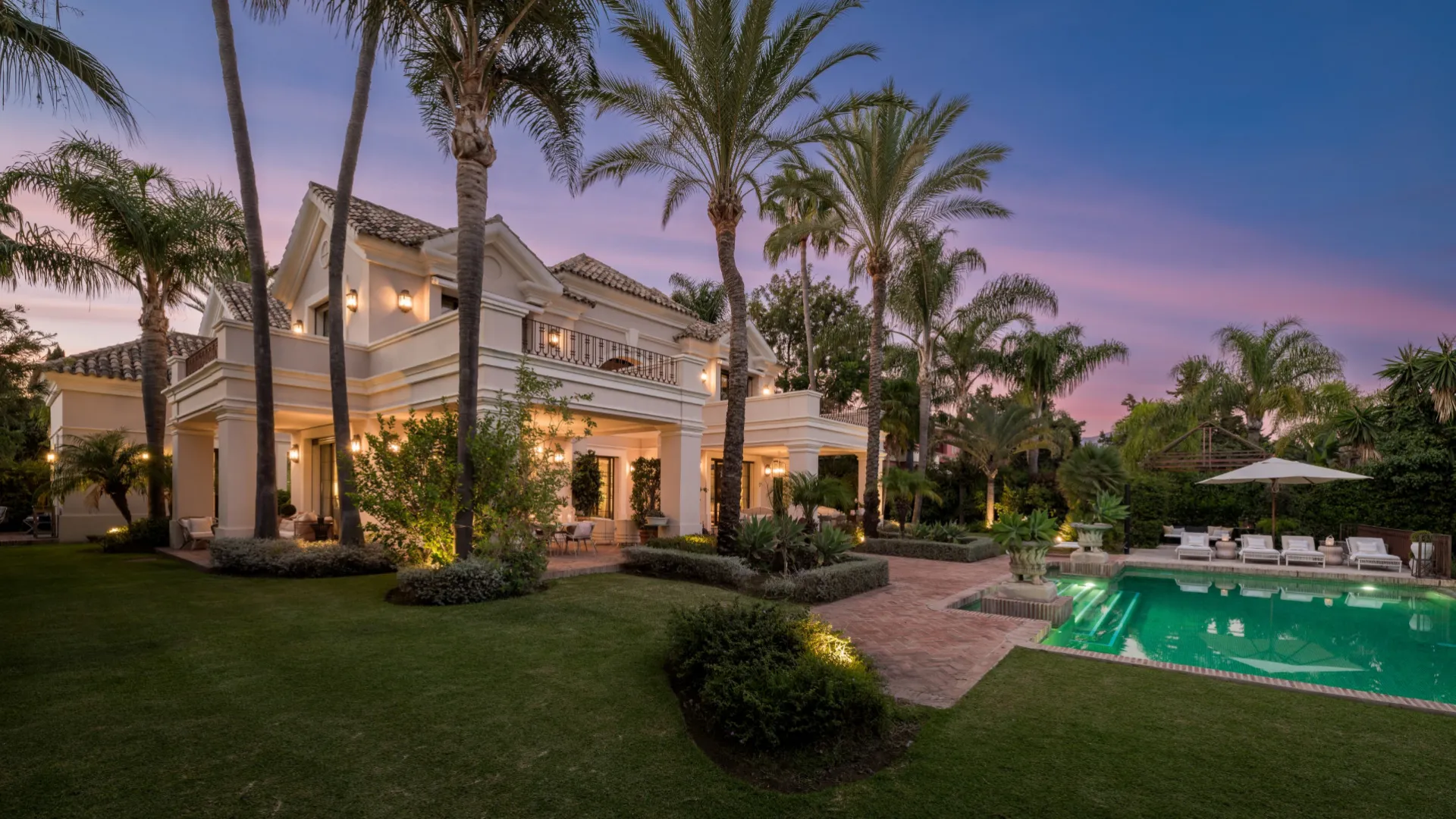 Villa en venta con 8 dormitorios en Guadalmina Baja