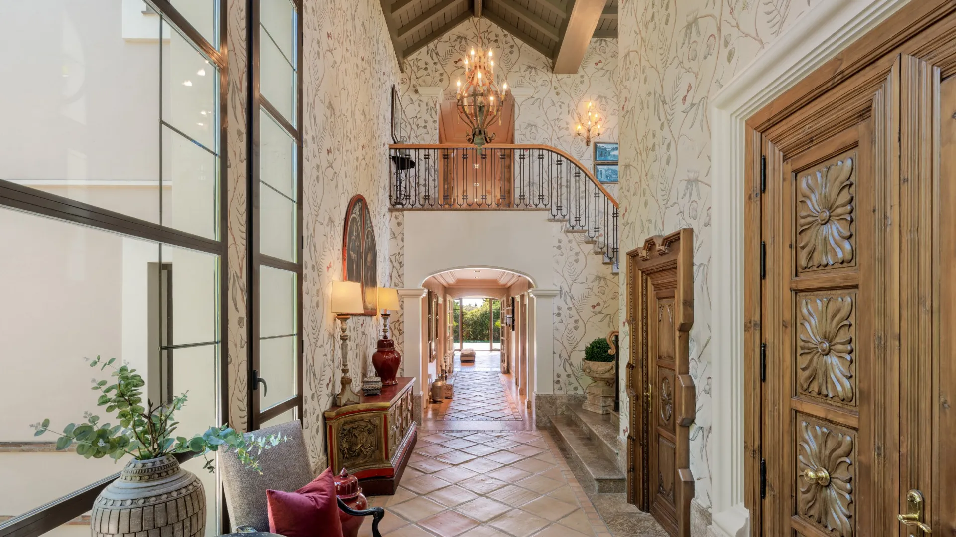 Villa en venta con 8 dormitorios en Guadalmina Baja