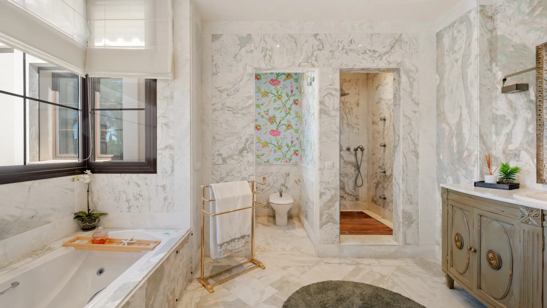 Villa en venta con 8 dormitorios en Guadalmina Baja