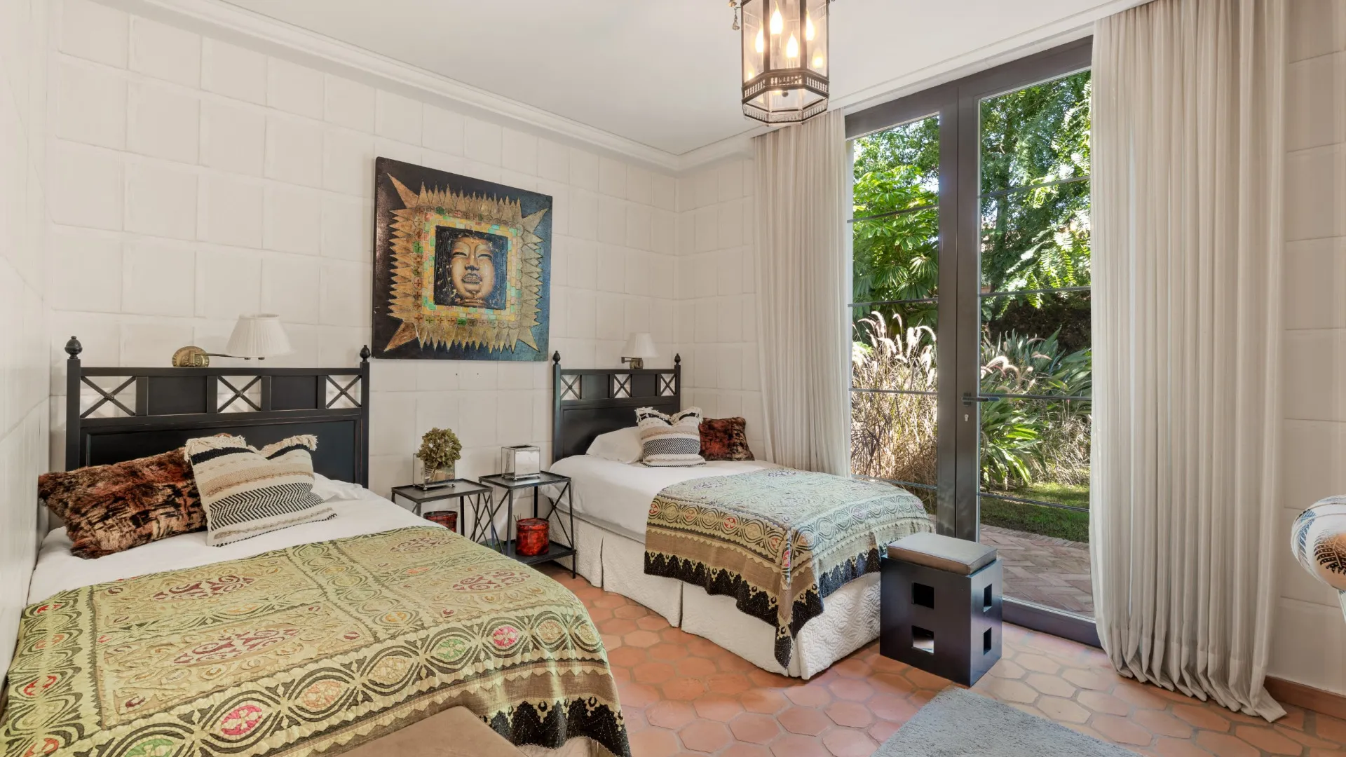 Villa en venta con 8 dormitorios en Guadalmina Baja