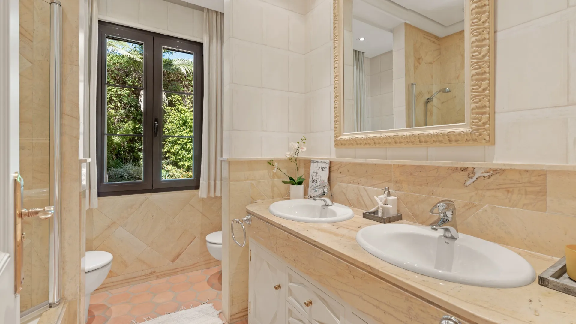 Villa en venta con 8 dormitorios en Guadalmina Baja