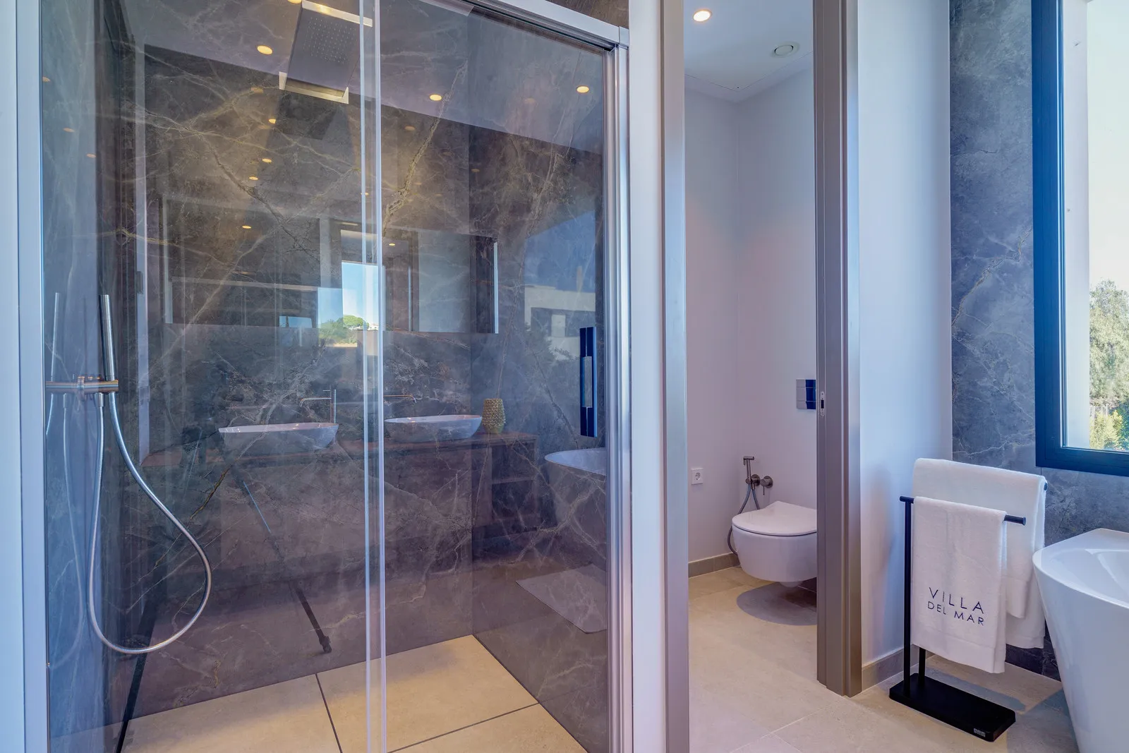 Marbesa 5 bedrooms villa for sale