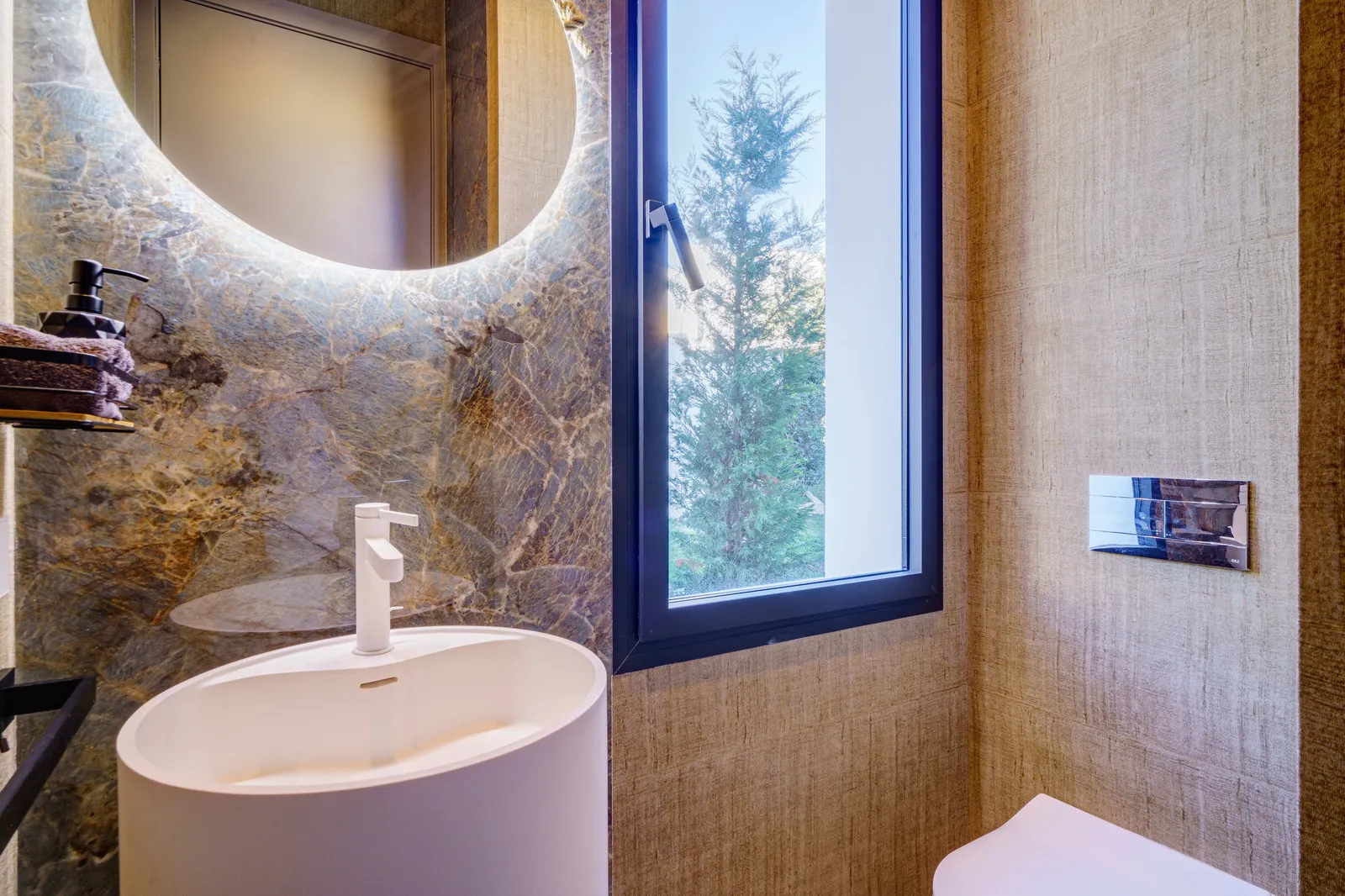 Marbesa 5 bedrooms villa for sale