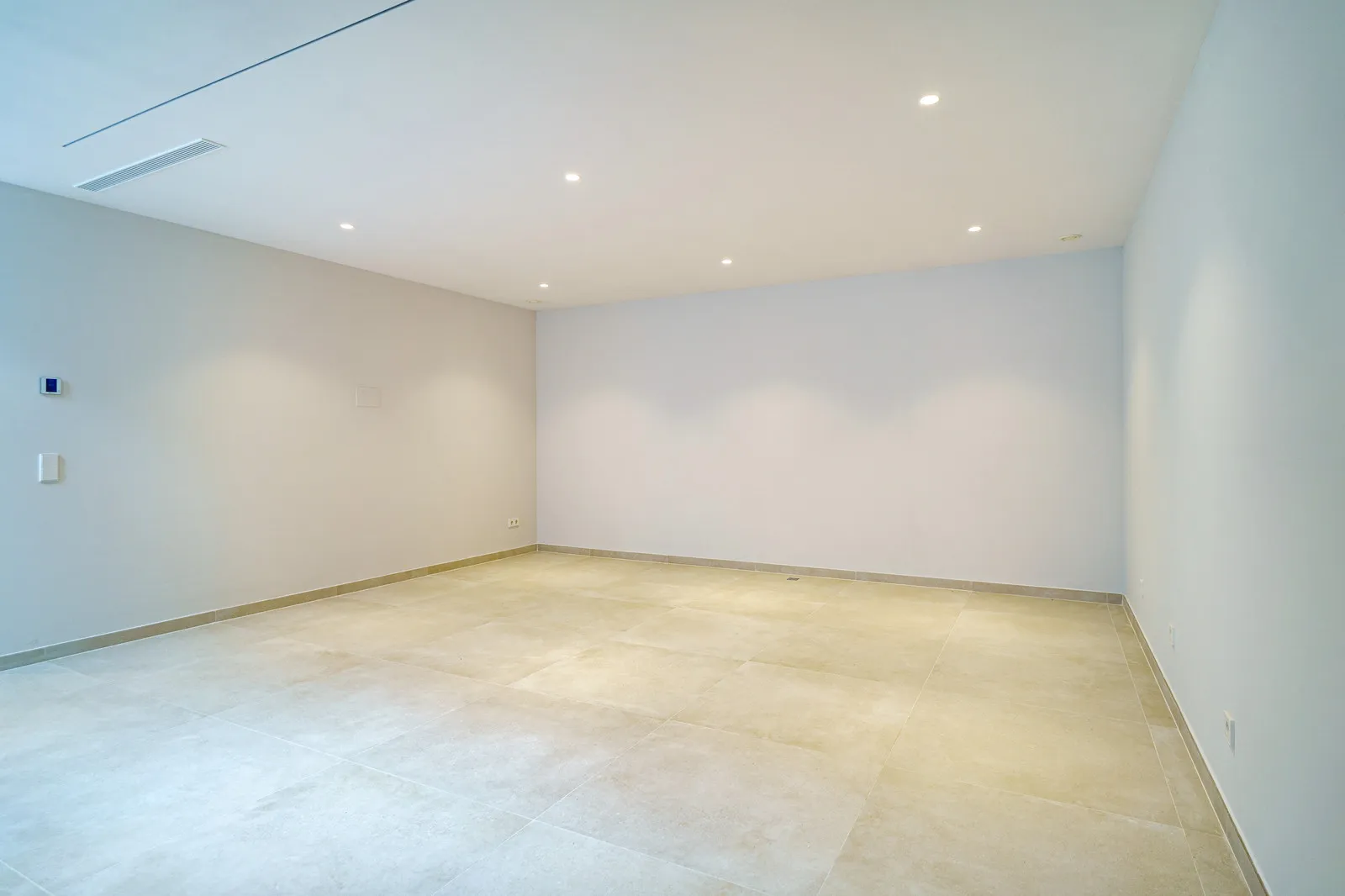 Marbesa 5 bedrooms villa for sale