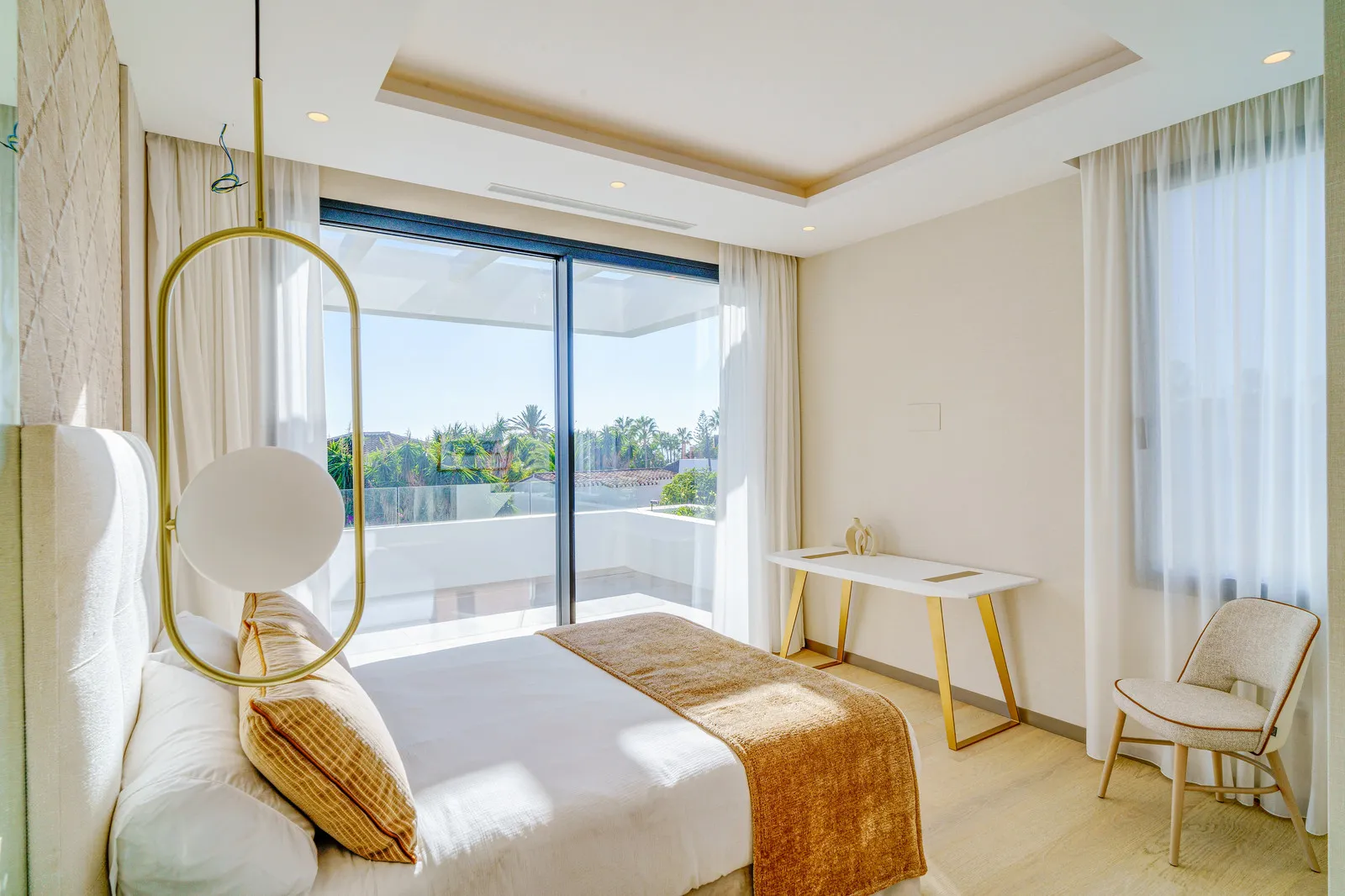 Marbesa 5 bedrooms villa for sale