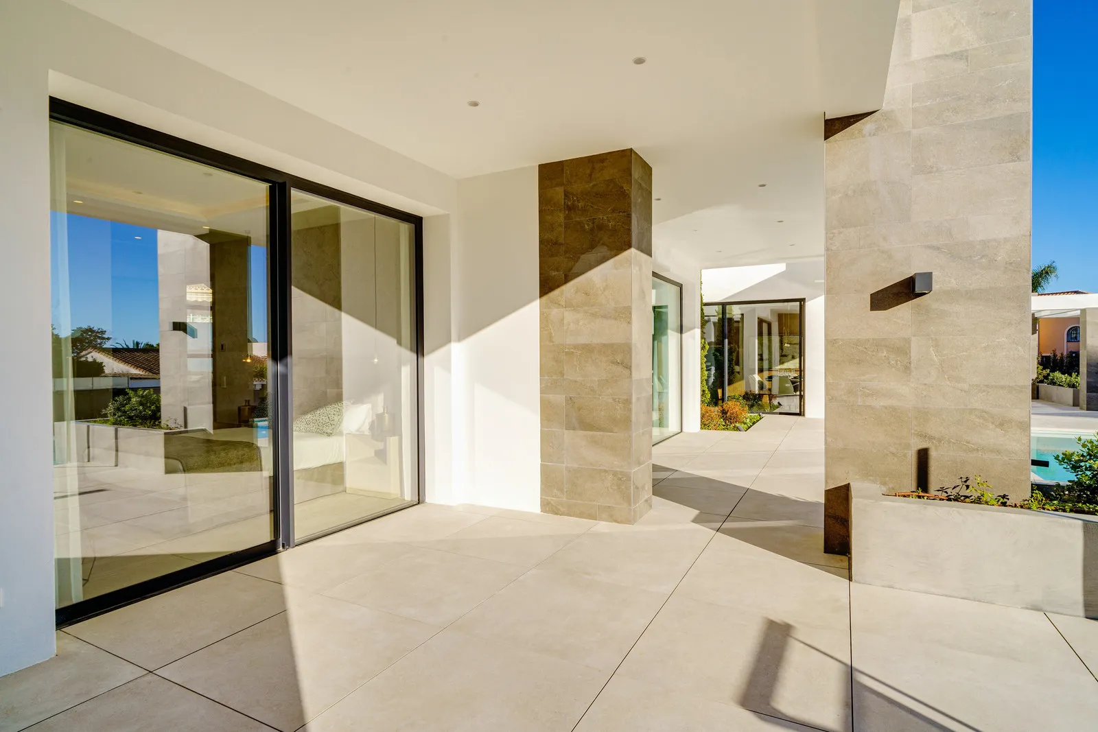 Marbesa 5 bedrooms villa for sale