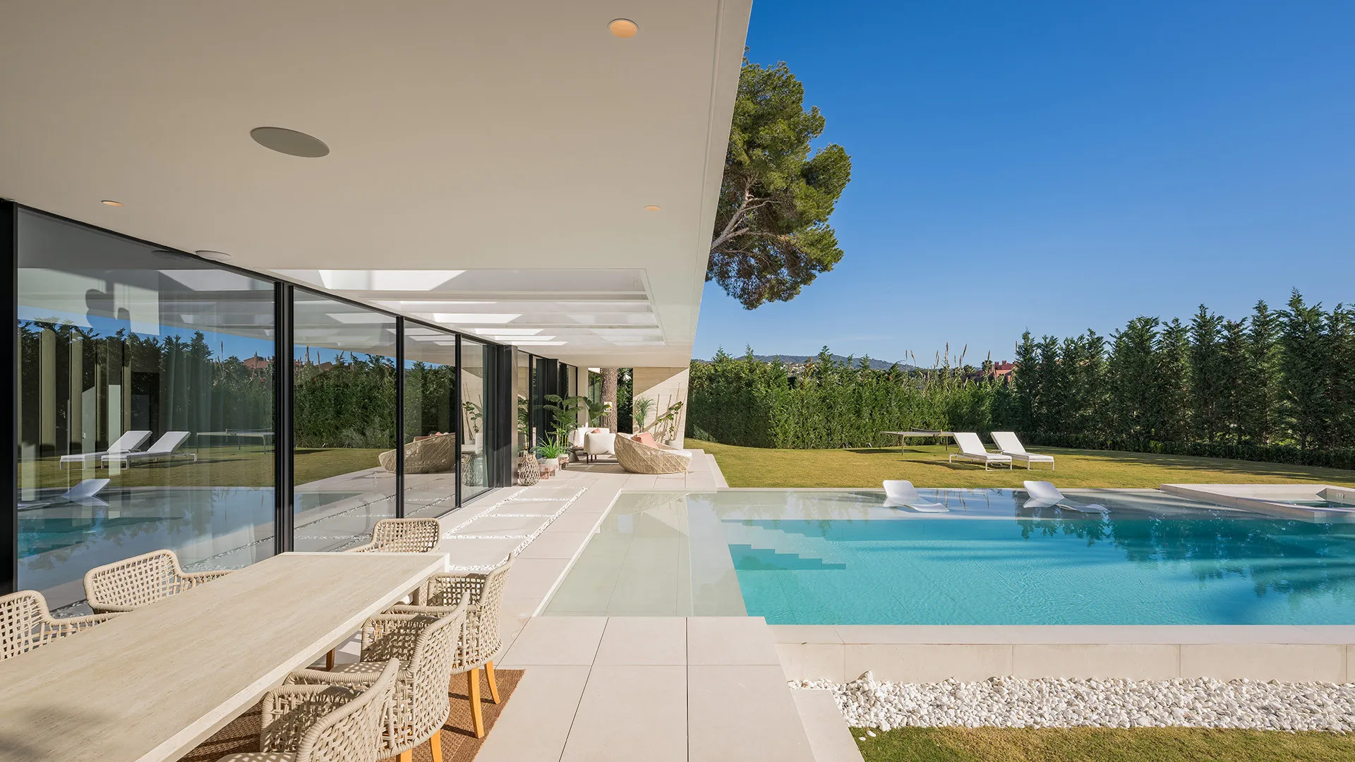 Los Monteros 6 bedrooms villa for sale