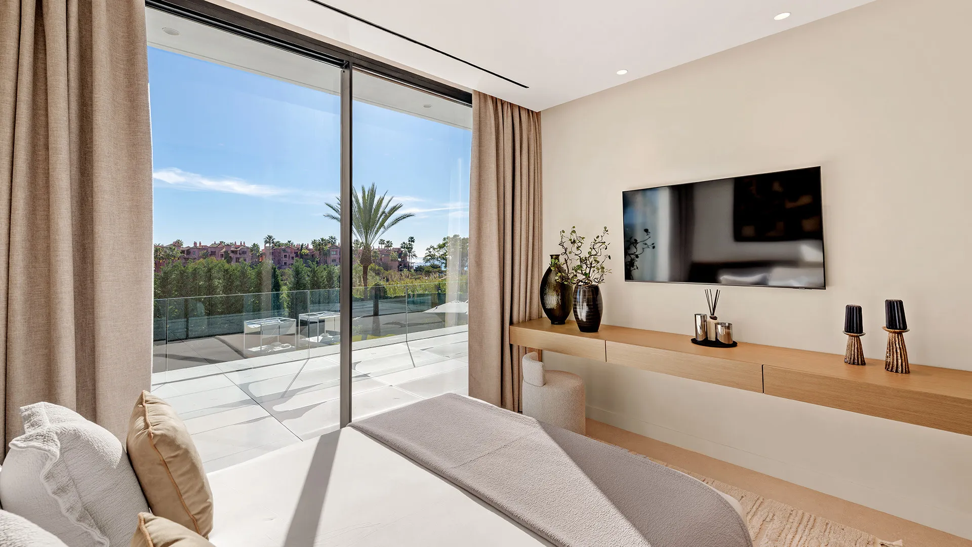 Los Monteros 6 bedrooms villa for sale