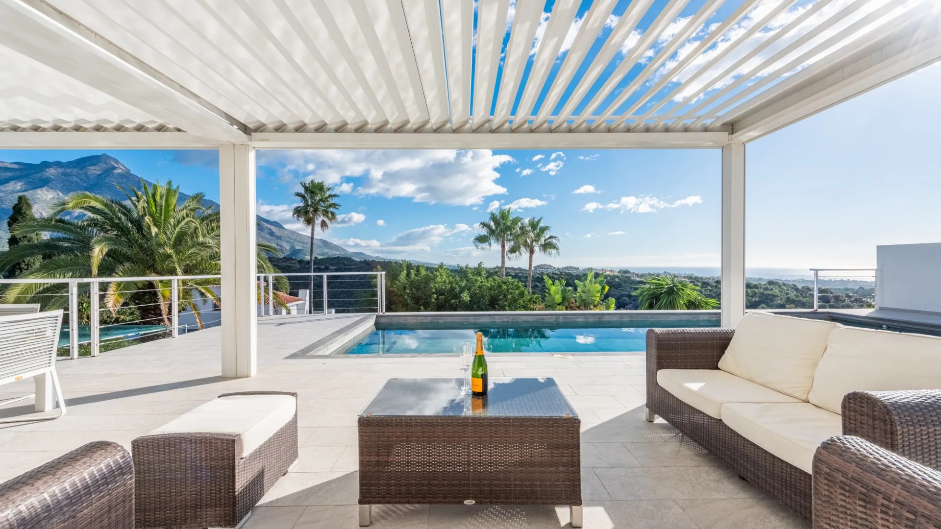 Villa en venta en Las Lomas de Nueva Andalucia