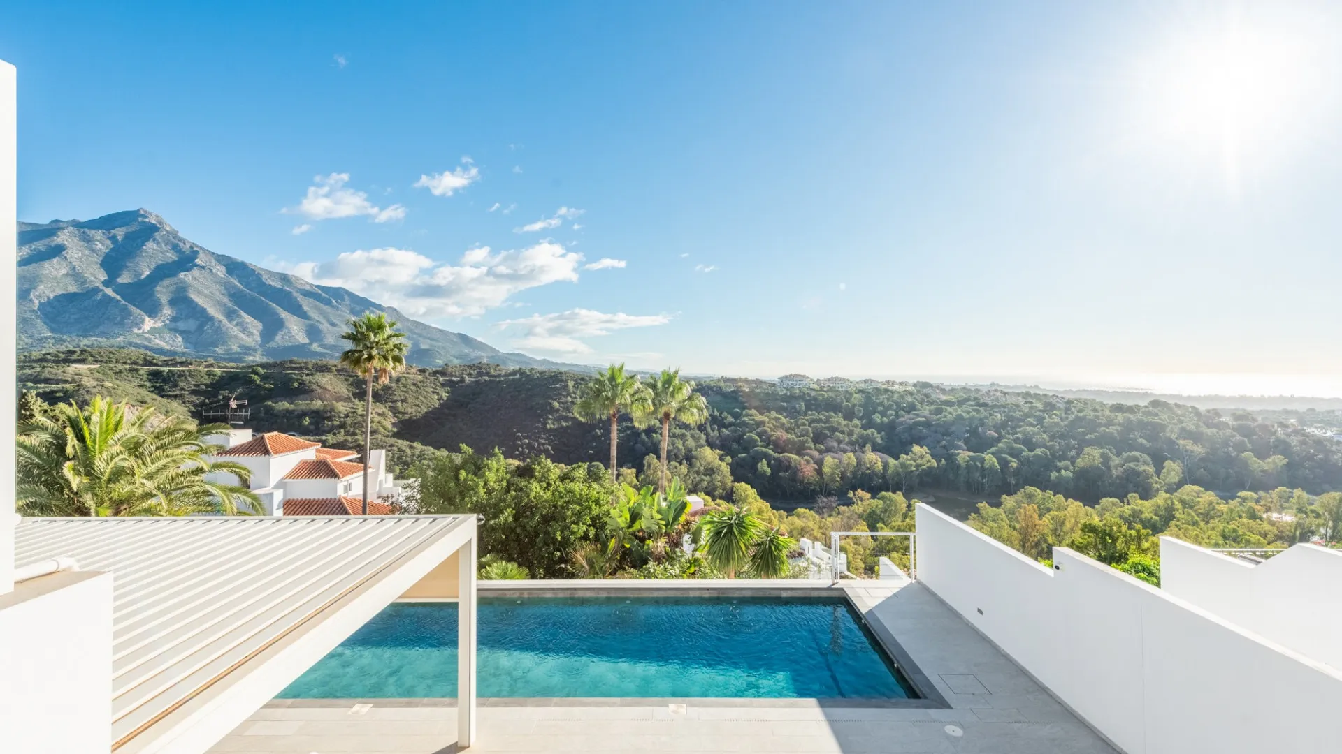 Villa en venta en Las Lomas de Nueva Andalucia