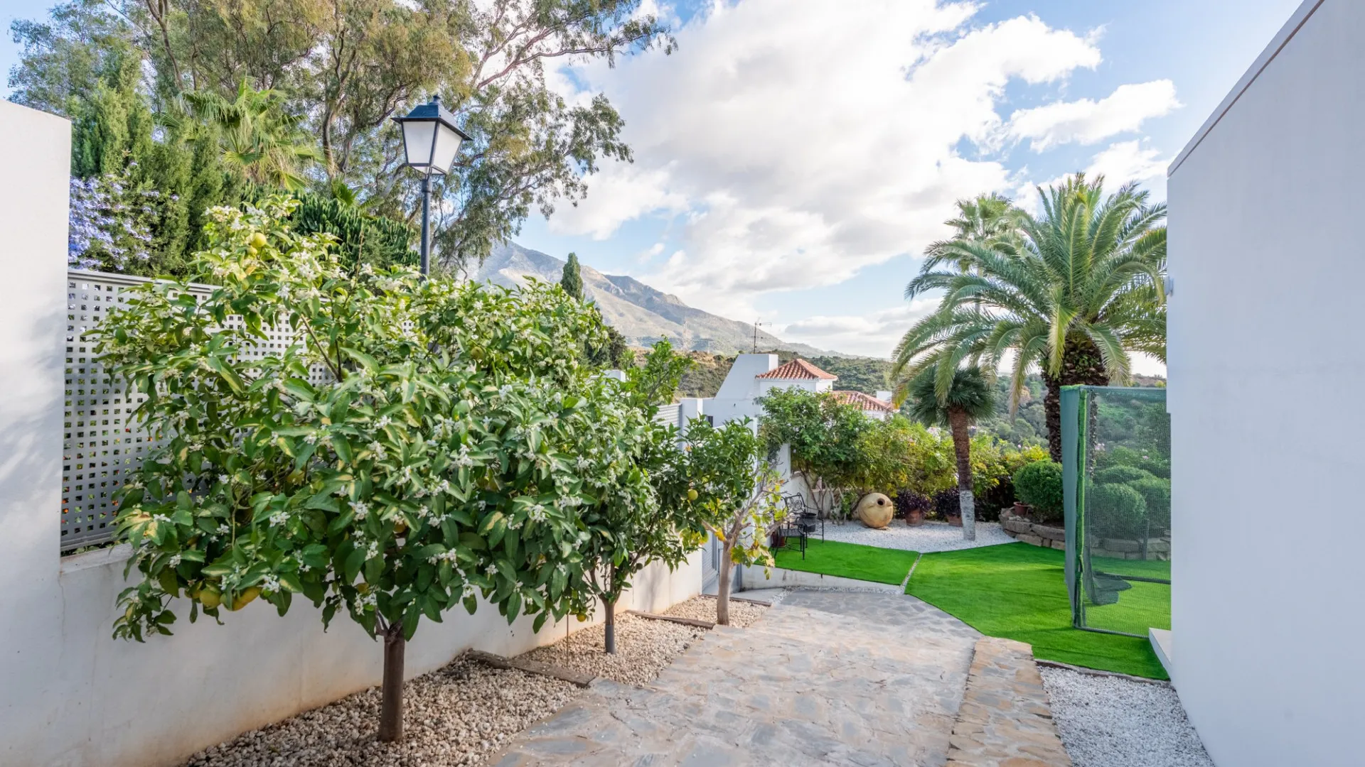 Villa en venta en Las Lomas de Nueva Andalucia