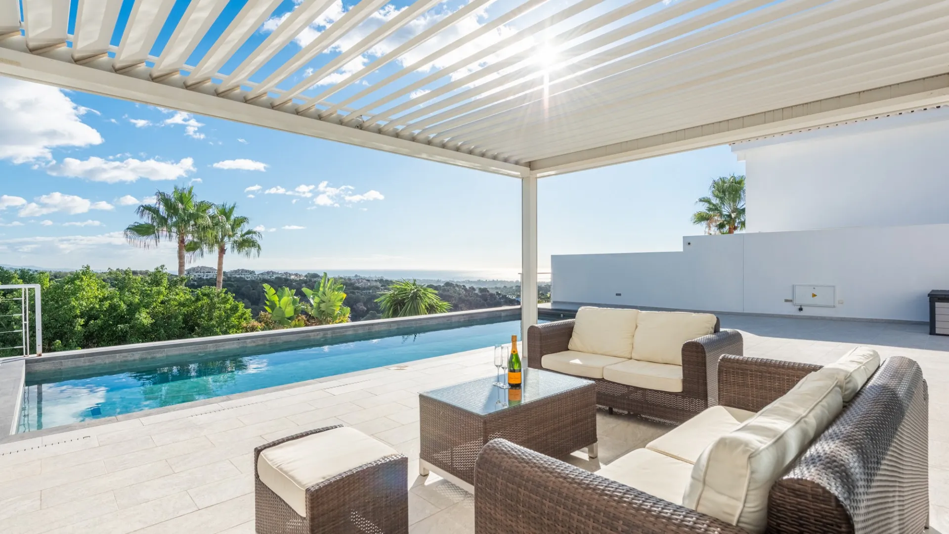 Villa en venta en Las Lomas de Nueva Andalucia