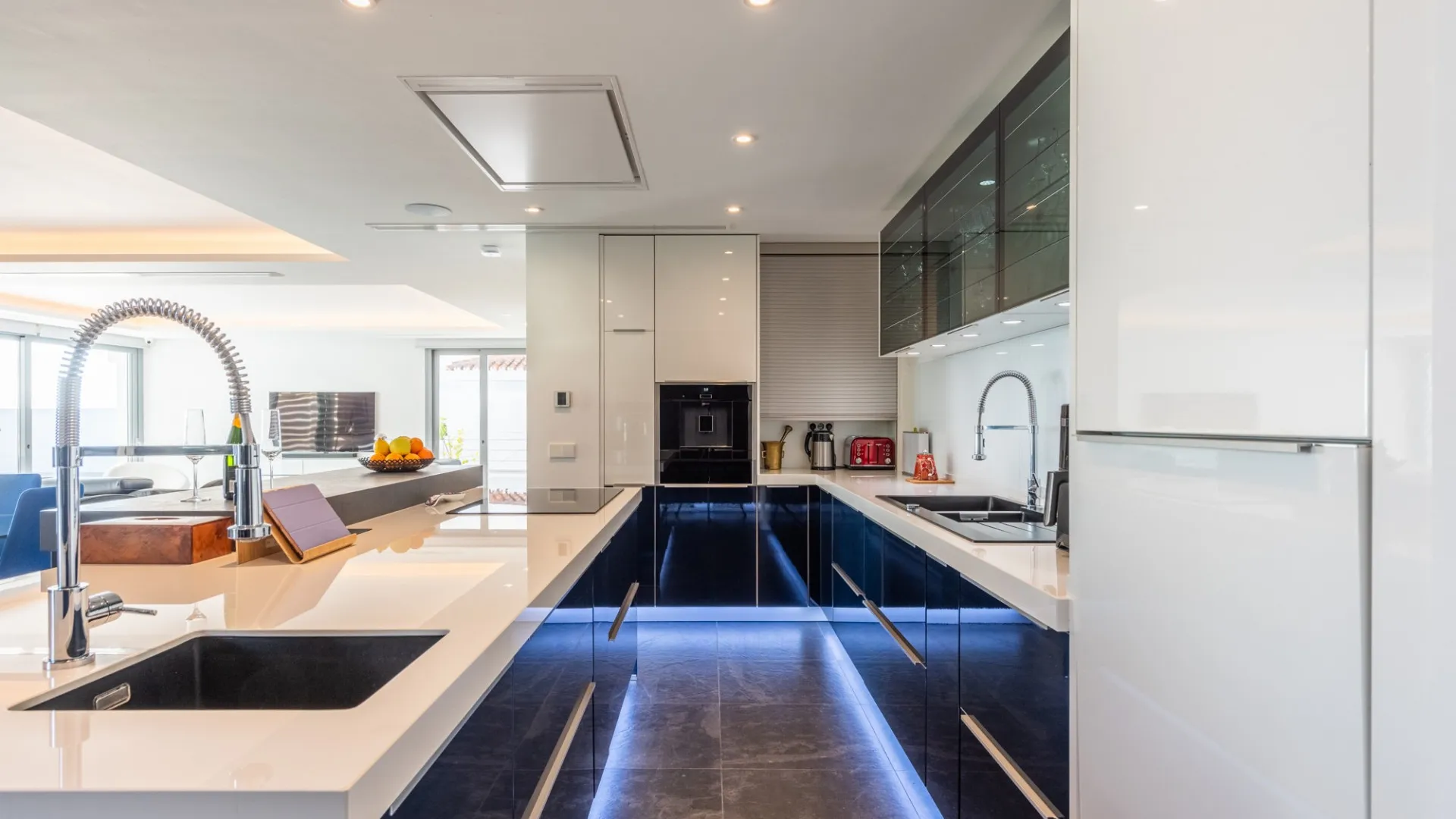 Villa en venta en Las Lomas de Nueva Andalucia