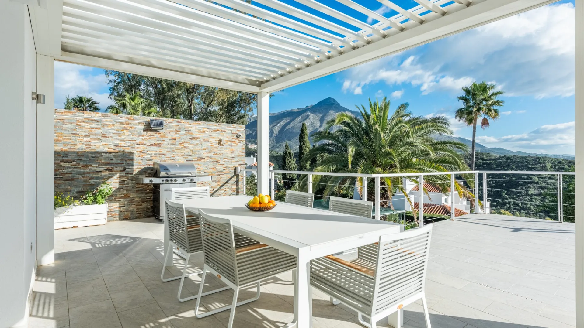 Villa en venta en Las Lomas de Nueva Andalucia
