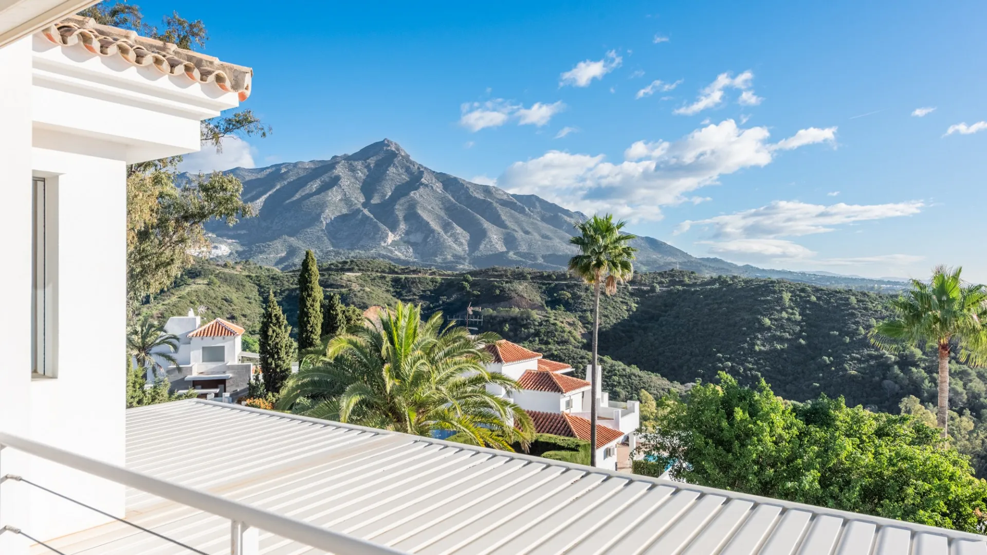 Villa en venta en Las Lomas de Nueva Andalucia