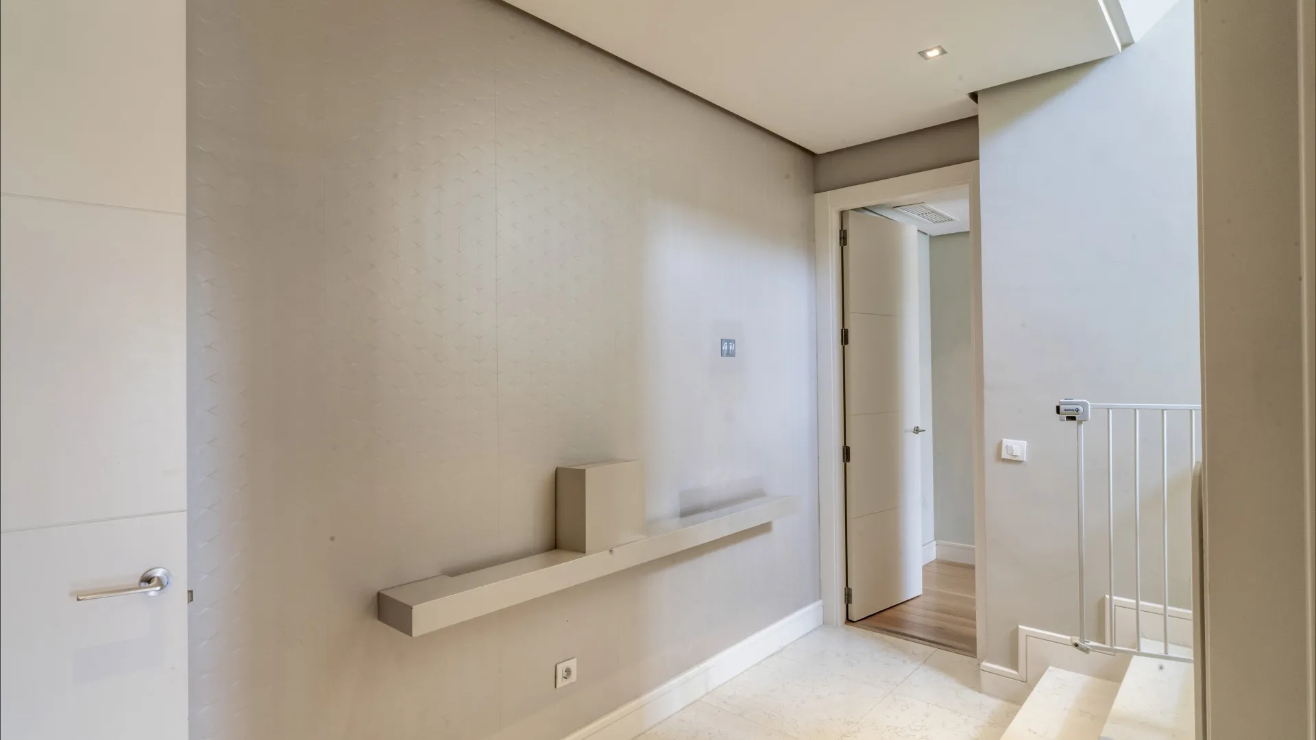 5 bedrooms villa for sale in Lomas de Magna Marbella