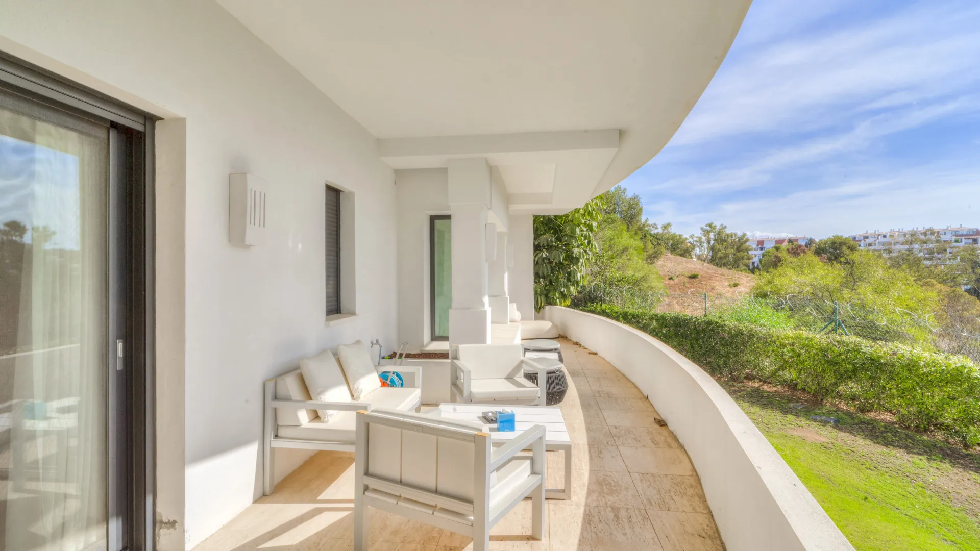 5 bedrooms villa for sale in Lomas de Magna Marbella