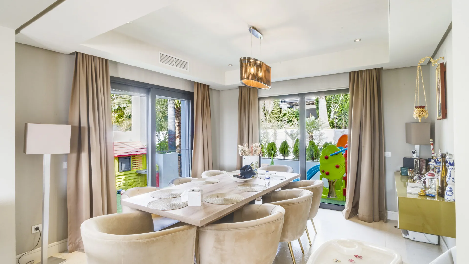 5 bedrooms villa for sale in Lomas de Magna Marbella