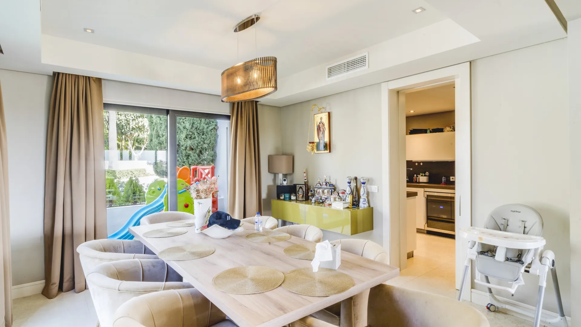 5 bedrooms villa for sale in Lomas de Magna Marbella