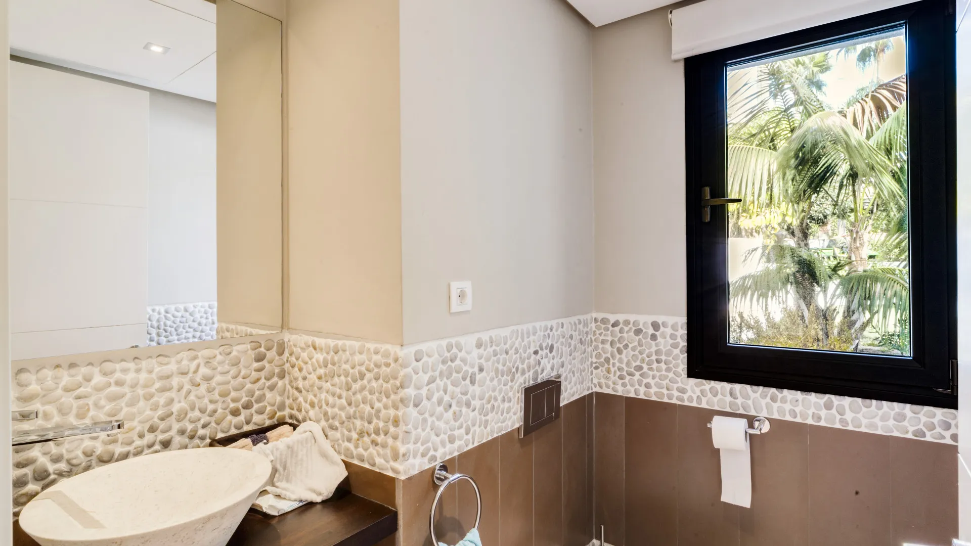 5 bedrooms villa for sale in Lomas de Magna Marbella