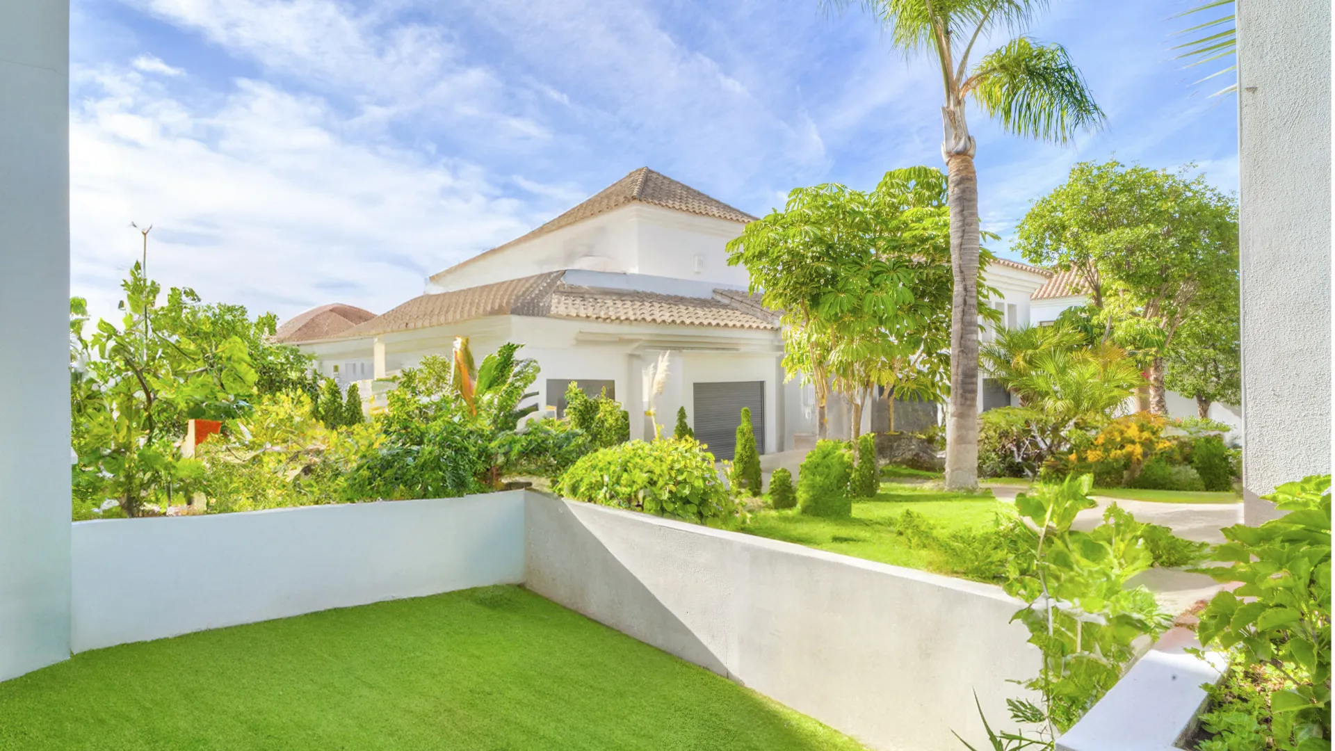 5 bedrooms villa for sale in Lomas de Magna Marbella