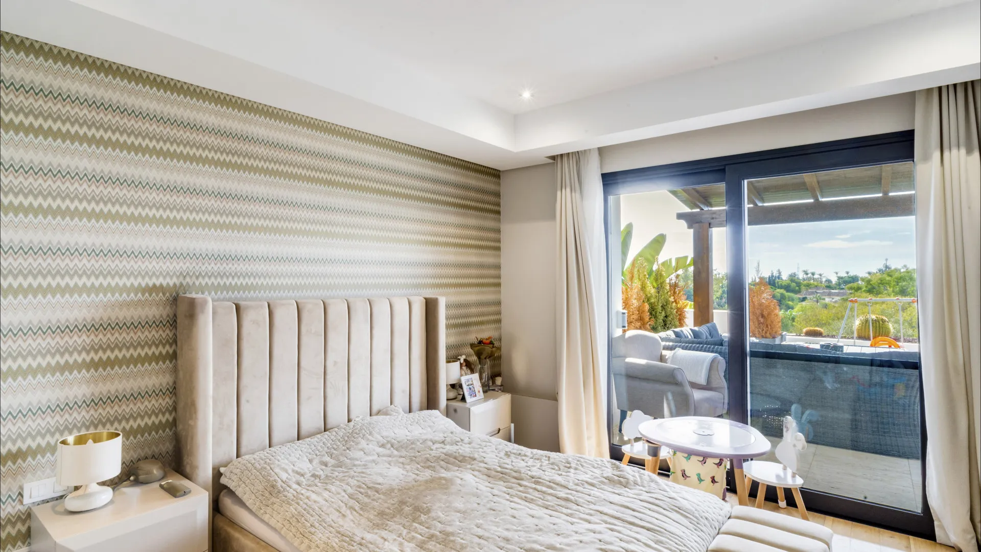 5 bedrooms villa for sale in Lomas de Magna Marbella