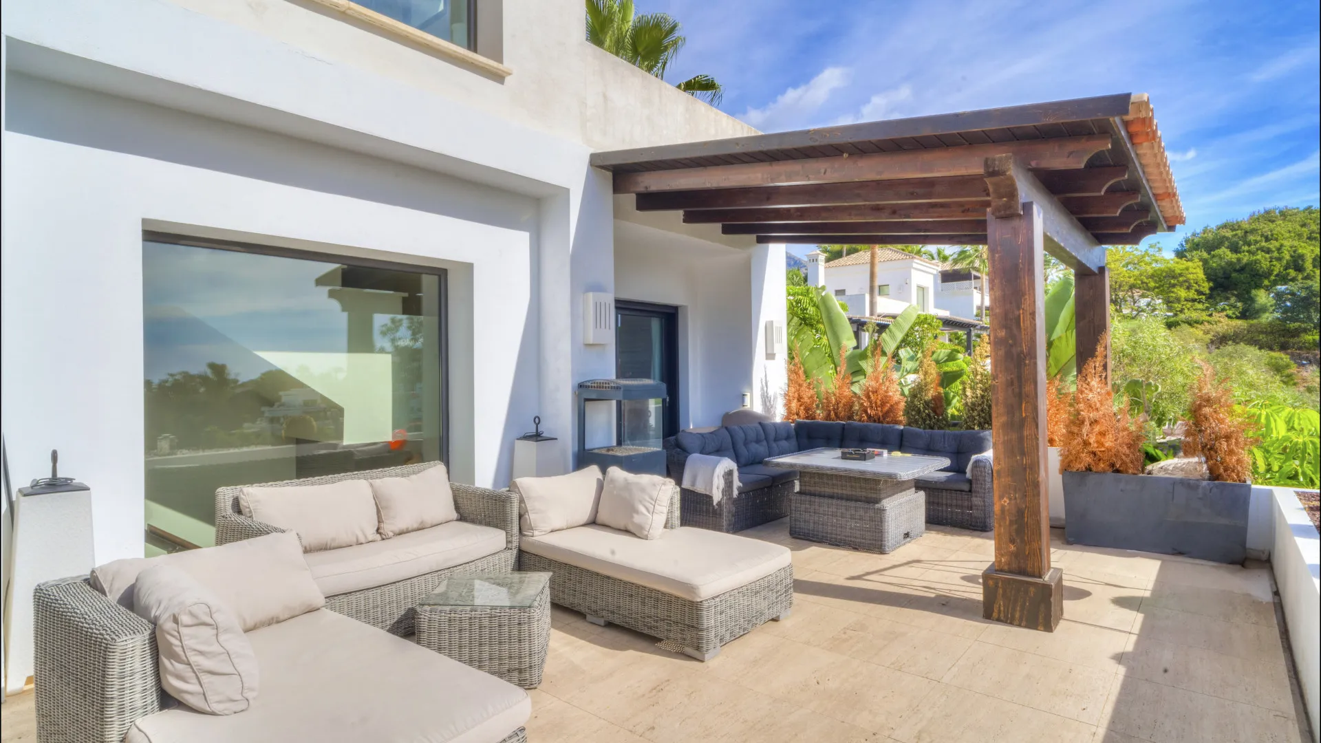 5 bedrooms villa for sale in Lomas de Magna Marbella