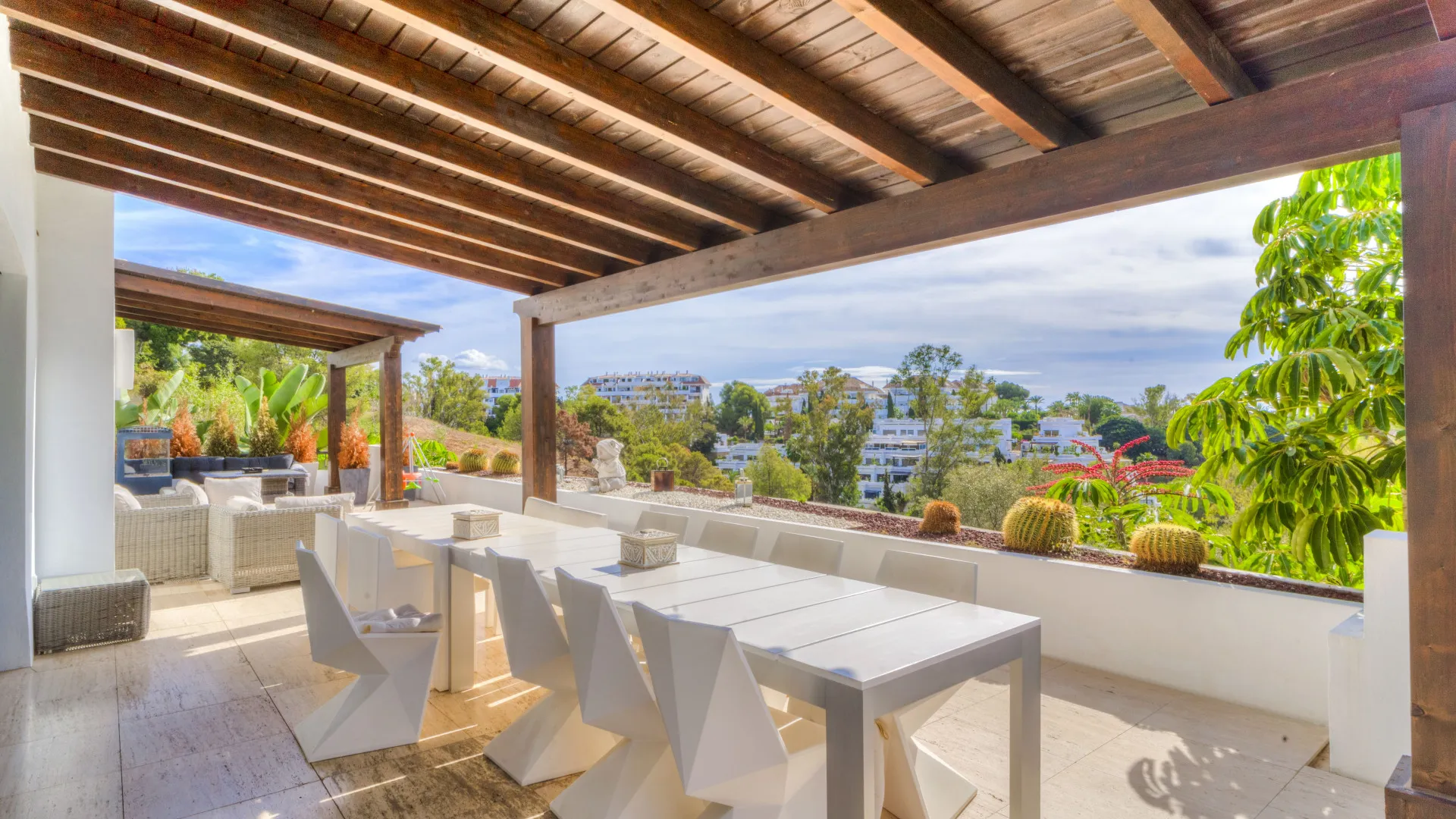 5 bedrooms villa for sale in Lomas de Magna Marbella