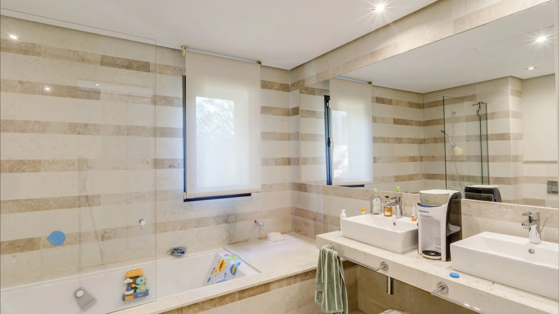 5 bedrooms villa for sale in Lomas de Magna Marbella