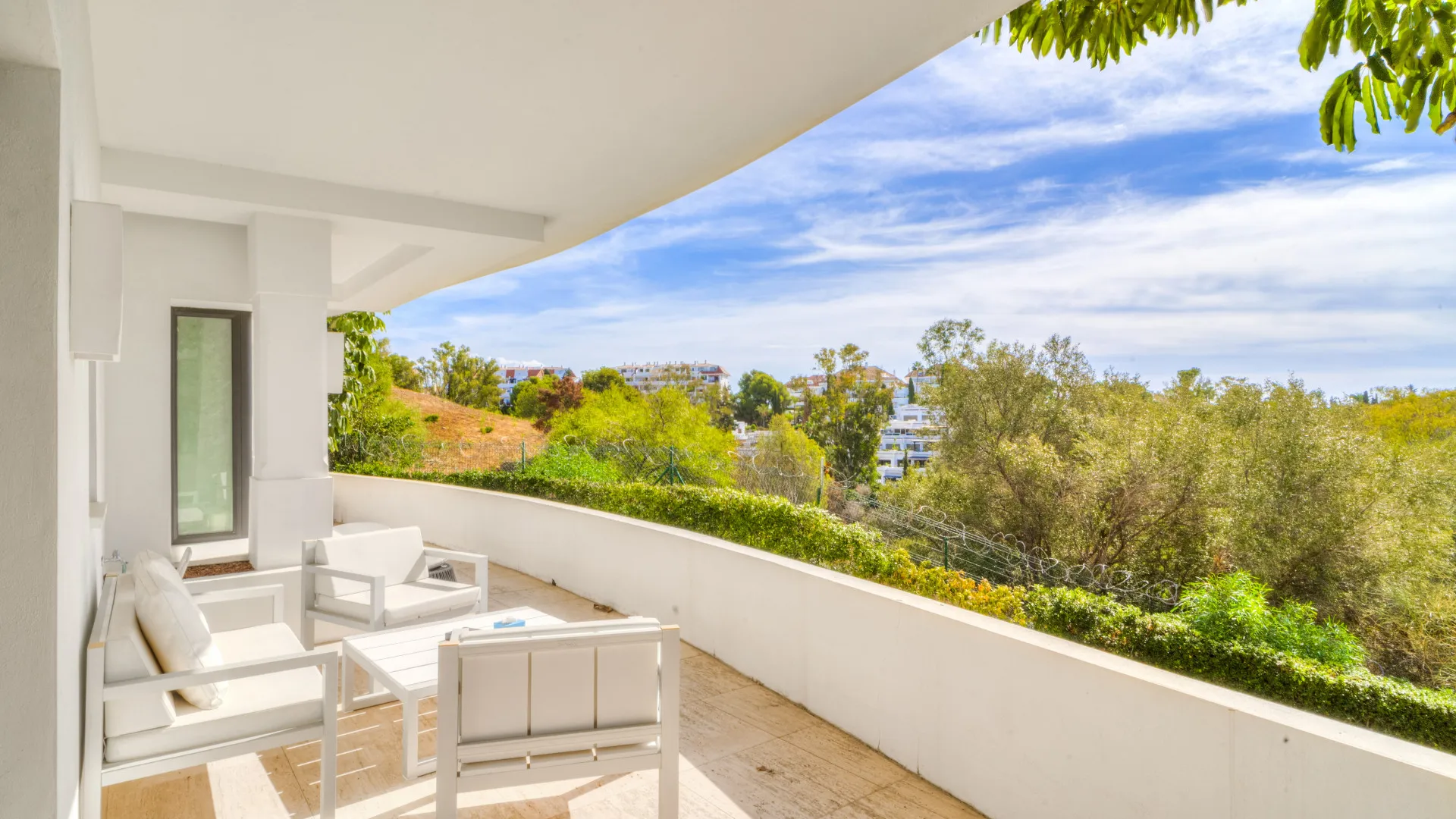 5 bedrooms villa for sale in Lomas de Magna Marbella