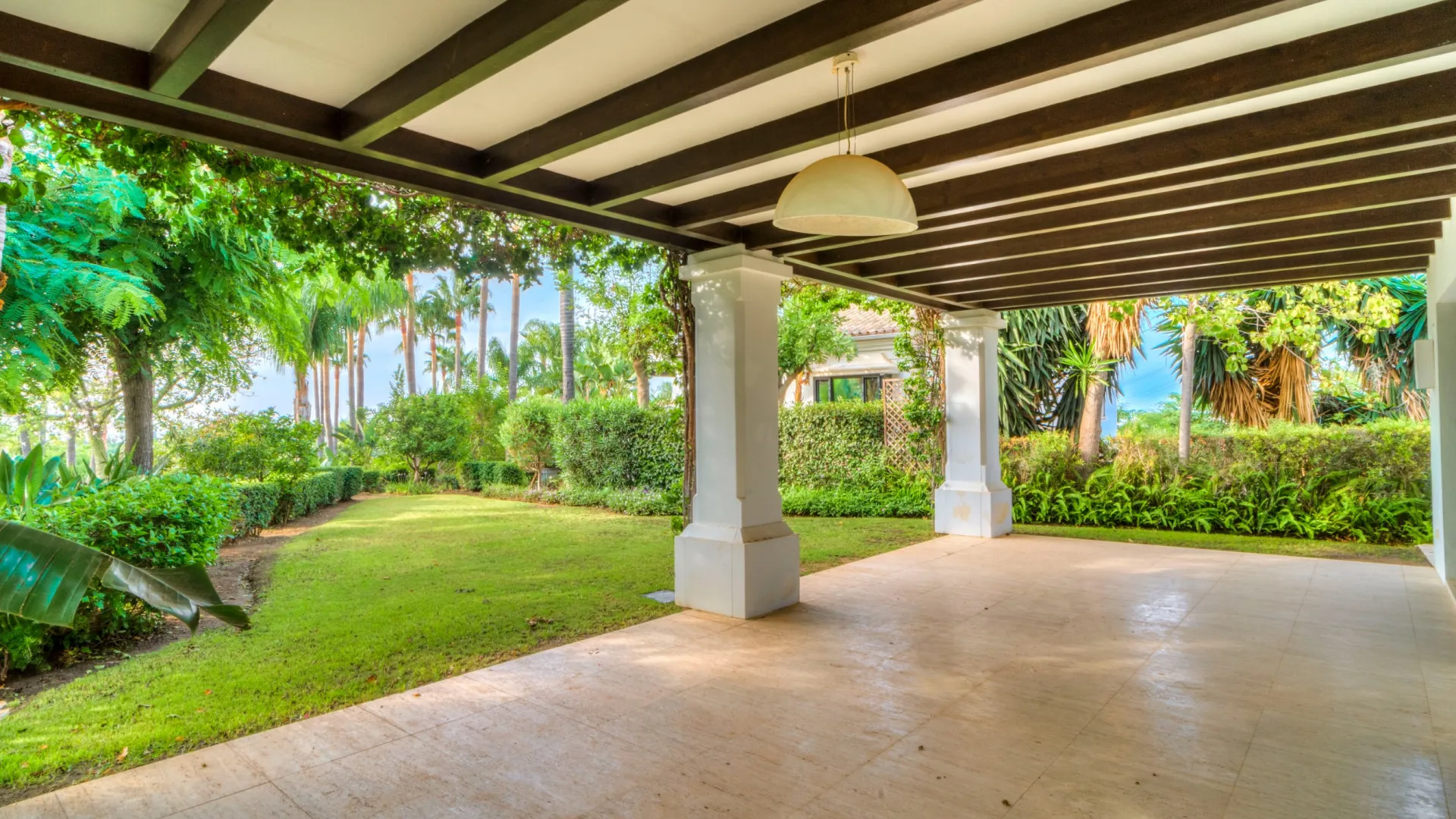 6 bedrooms villa in Lomas de Magna Marbella for sale